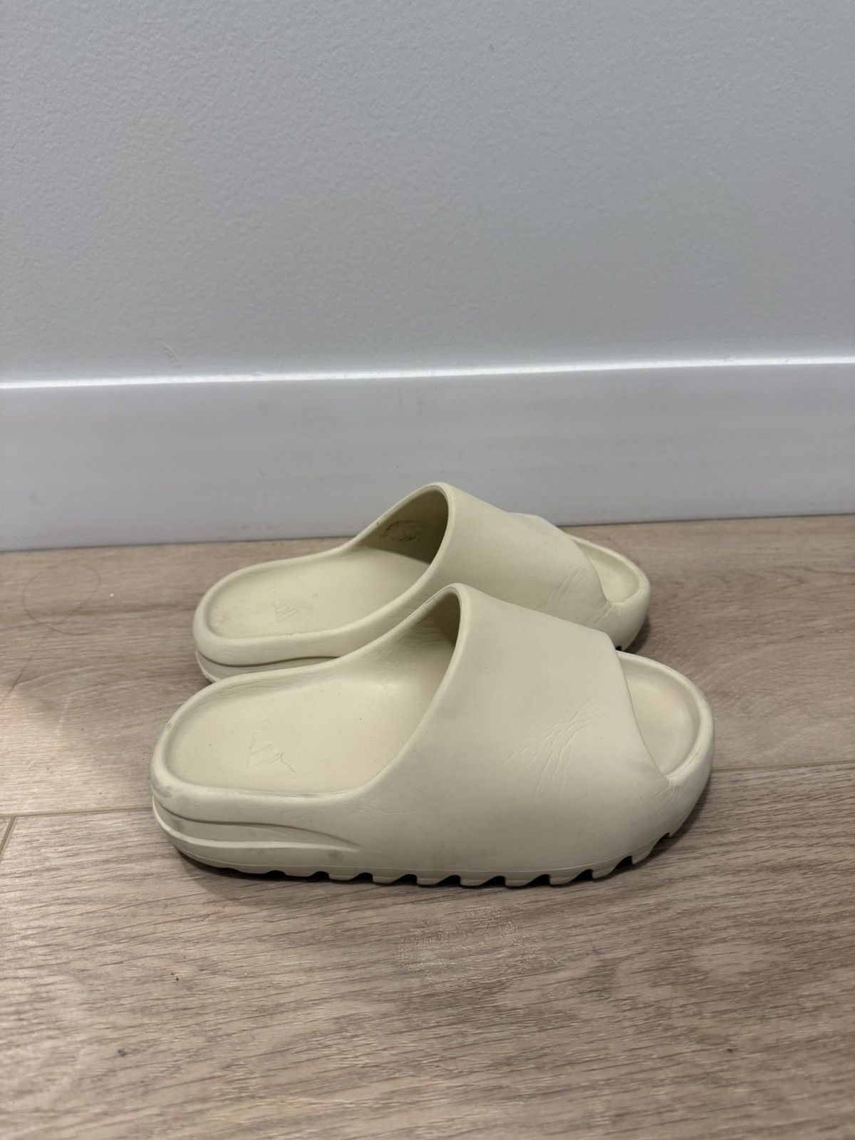 Yeezy Yeezy Slides Bone Size US 4 / IT 34 - 1 Thumbnail