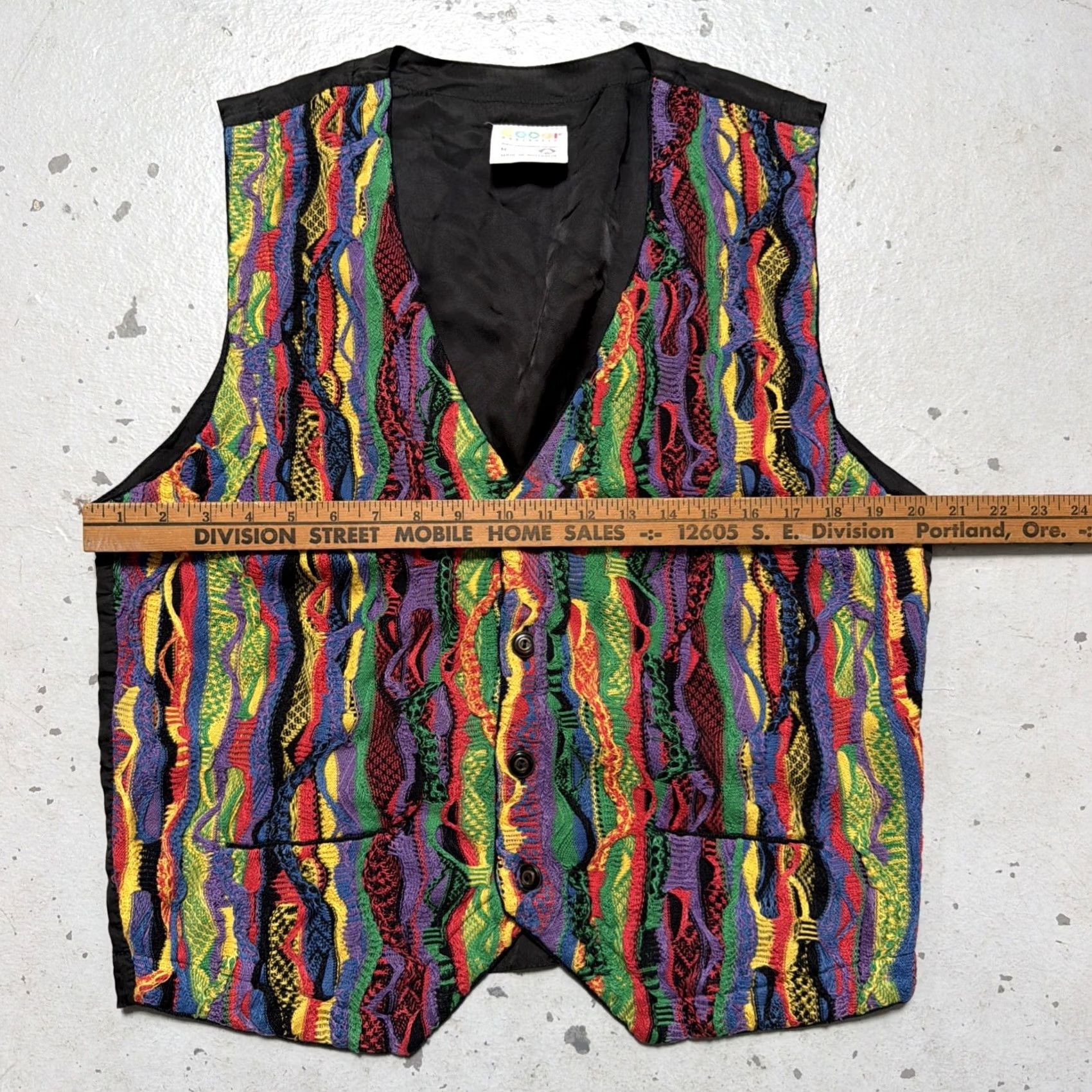 Coogi Vintage COOGI 3D Knit Abstract Pattern Cinch Buckle Back Vest - M - Casual Fashion Size US M / EU 48-50 / 2 - 3 Thumbnail