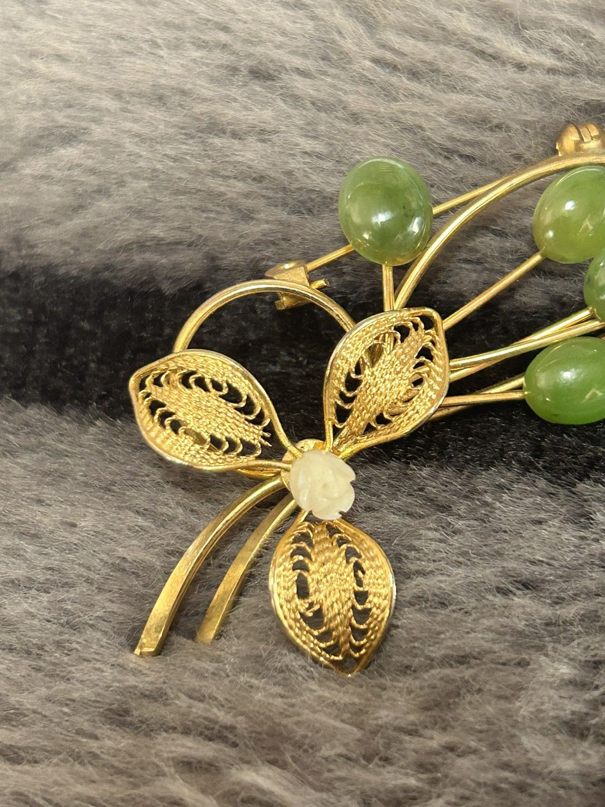 Vintage Vintage 60s nephrite jade filigree gold filled brooch pin Size ONE SIZE - 3 Thumbnail