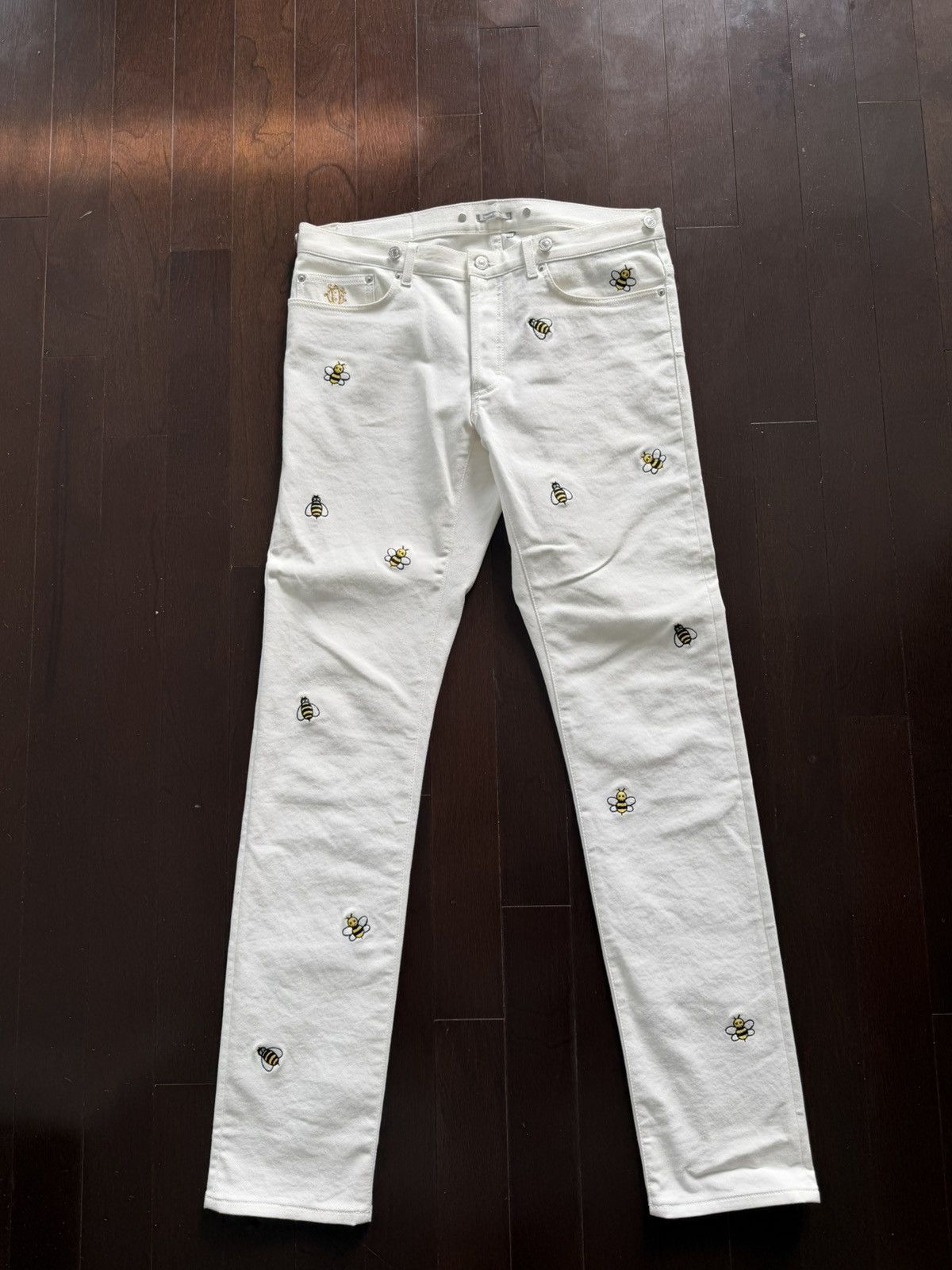 Dior × Kaws Dior x Kaws Bee Embroidered Denim Pants Size US 32 / EU 48 - 1 Thumbnail