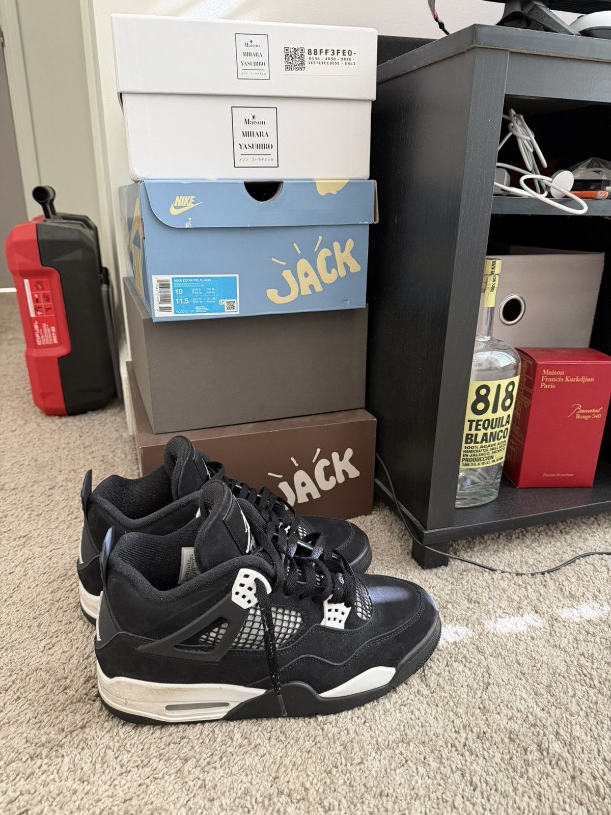 Jordan Brand Jordan 4 white thunder mens 10 Size US 10 / EU 43 - 1 Thumbnail