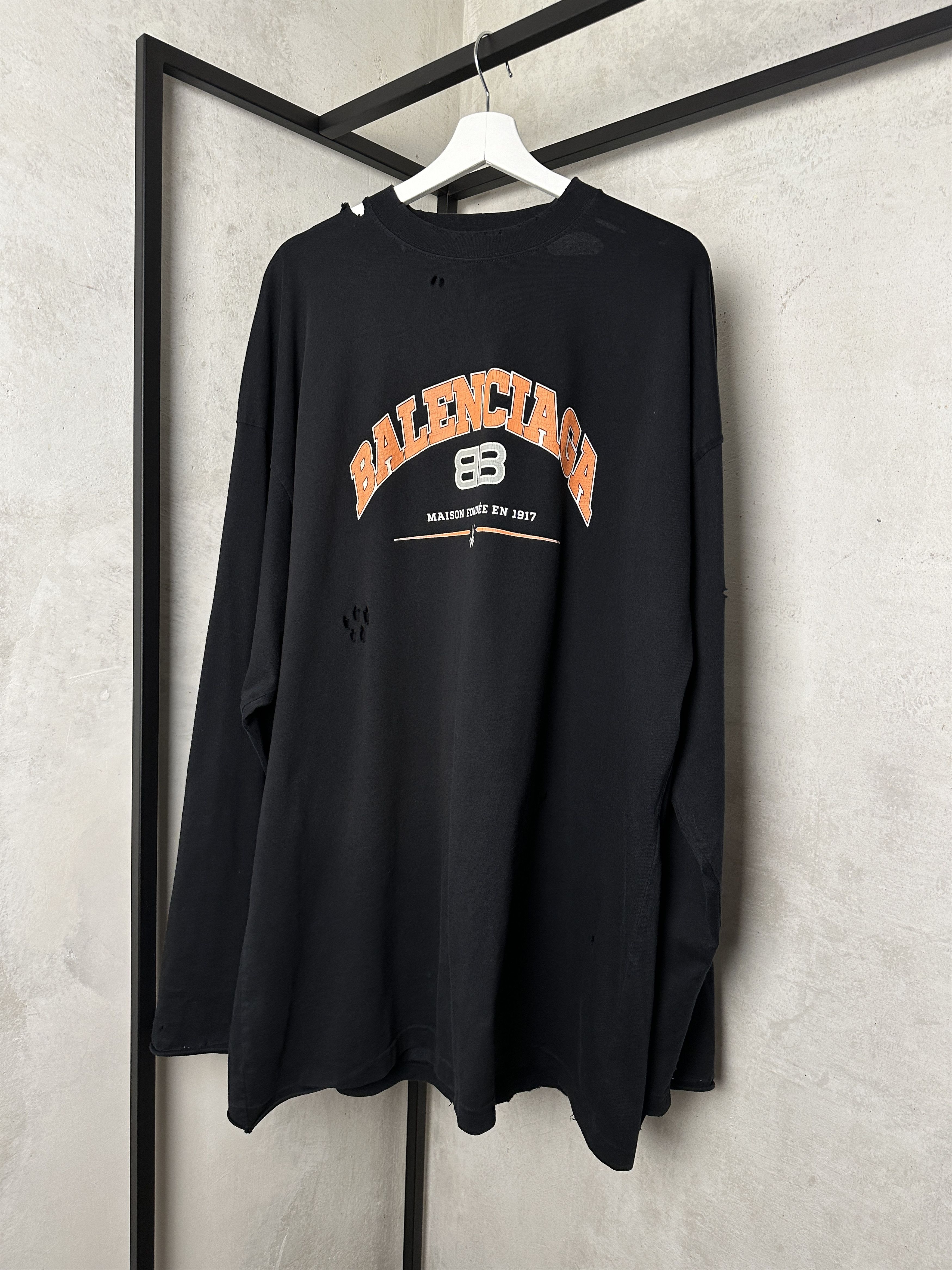 Balenciaga MAISON BALENCIAGA LONG SLEEVE T-SHIRT OVERSIZED Size US L / EU 52-54 / 3 - 1 Thumbnail