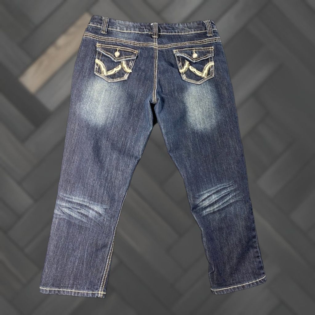 Vintage Bongo Capris Denim Distressed Rhinestone Embroidered Flap Pockets Junior Size 11 Size ONE SIZE - 1 Thumbnail