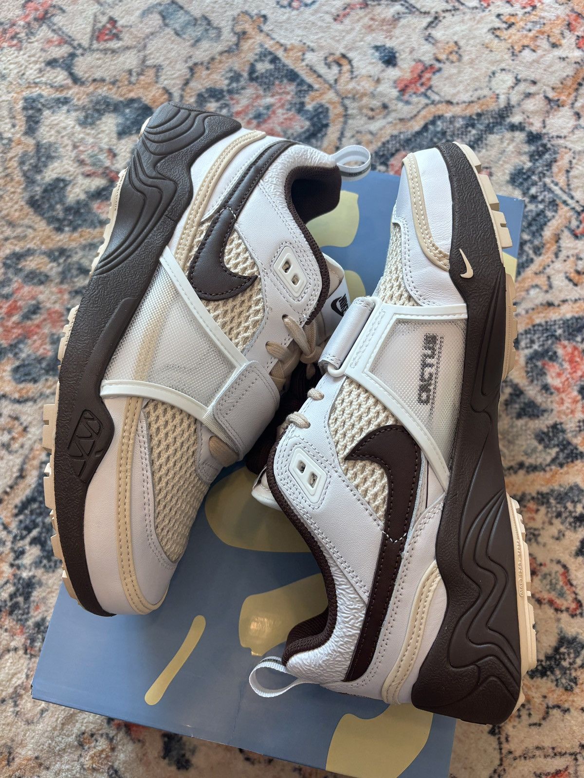 Nike × Travis Scott Nike Zoom Field Jaxx Travis Scott Light Chocolate Size US 10 / EU 43 - 2 Thumbnail