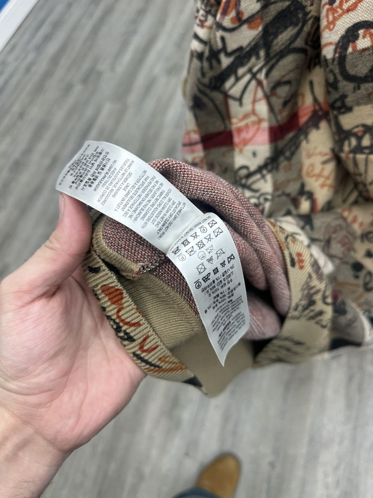 Burberry Burberry - Graffiti Print Checked Hoodie Size US XXL / EU 58 / 5 - 6 Thumbnail