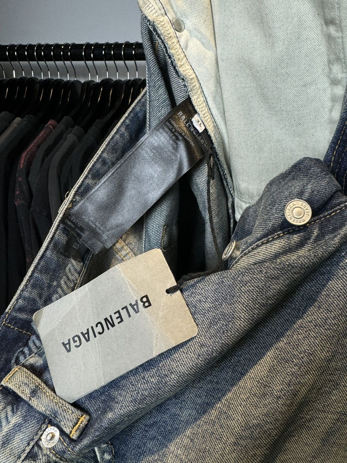 Balenciaga Balenciaga All Over Logo Light Wash Cropped Jeans - 31 Size US 31 - 19 Thumbnail