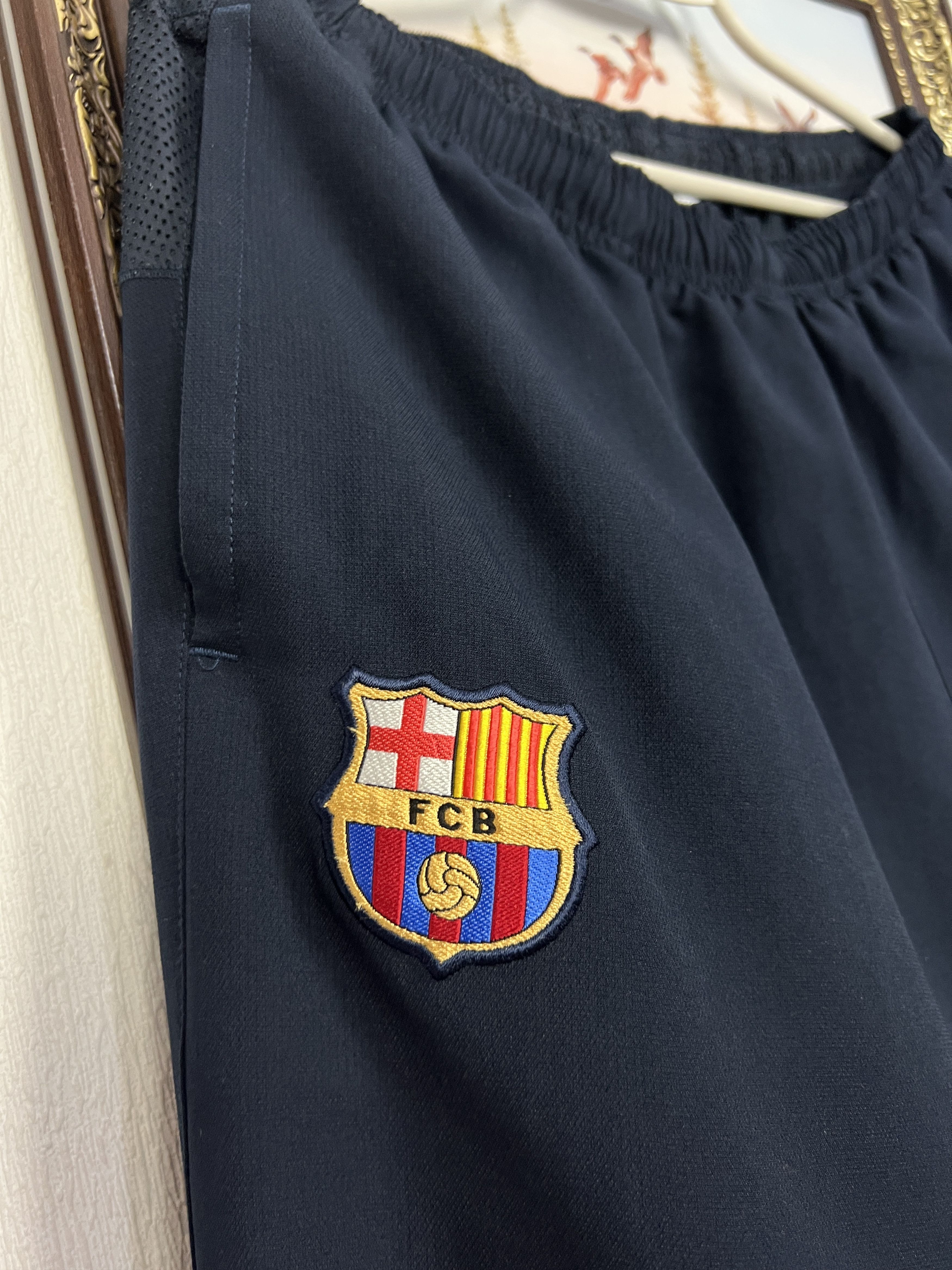 Nike Vintage Nike FC Barcelona Football Pants Soccer Sweatpants Size US 34 / EU 50 - 4 Thumbnail