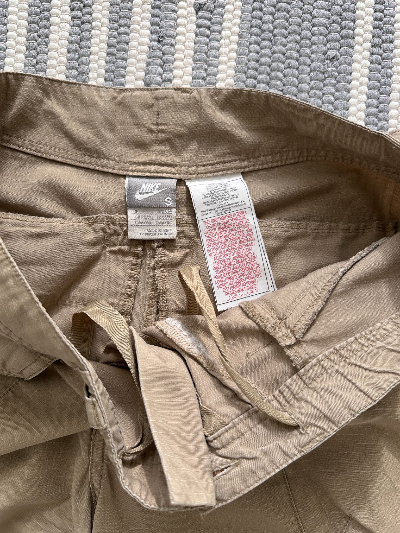Nike Vintage Nike Beige Cargo Shorts Size US 30 / EU 46 - 7 Thumbnail