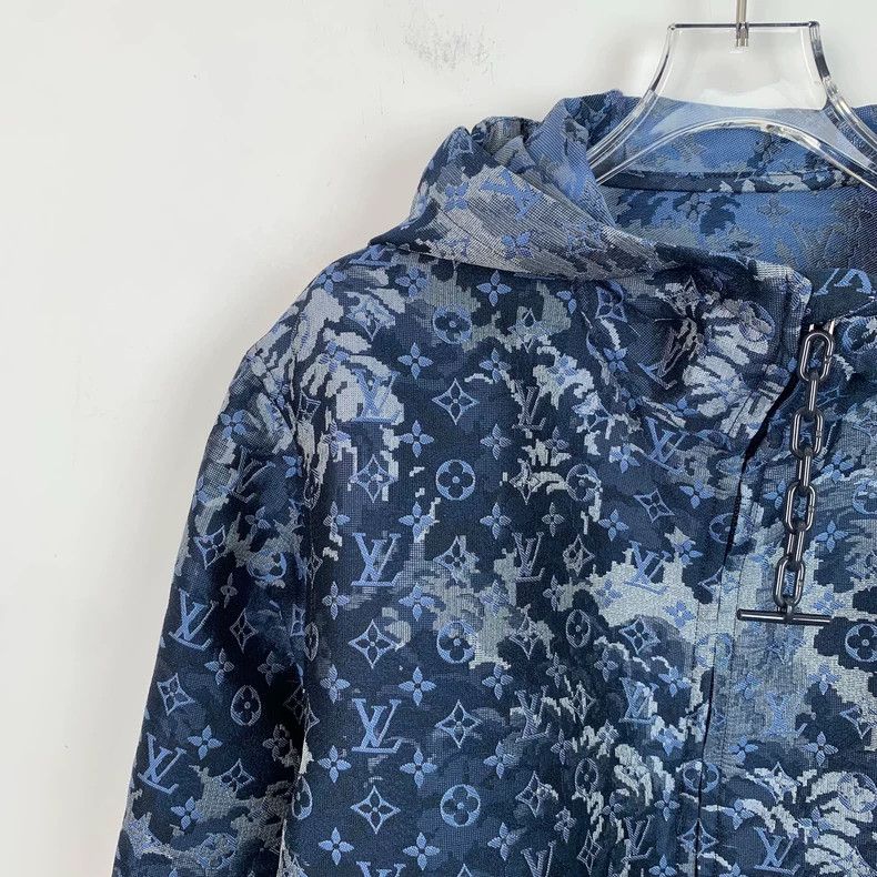 Louis Vuitton Louis Vuitton Blue logo full print hooded zip-up jacket Size US S / EU 44-46 / 1 - 3 Thumbnail