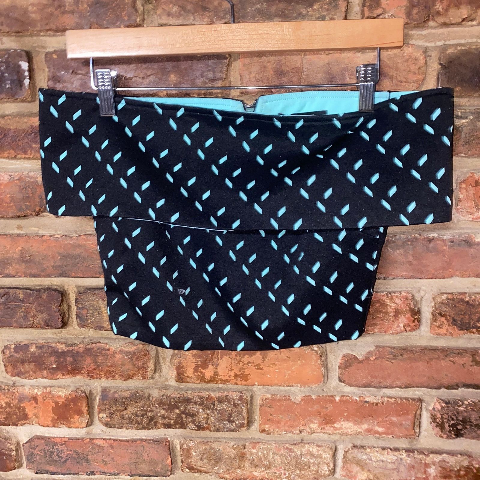ELLIATT NWT Elliatt Black Teal Printed Off-The-Shoulder Crop Top XS Size XS / US 0-2 / IT 36-38 - 2 Thumbnail