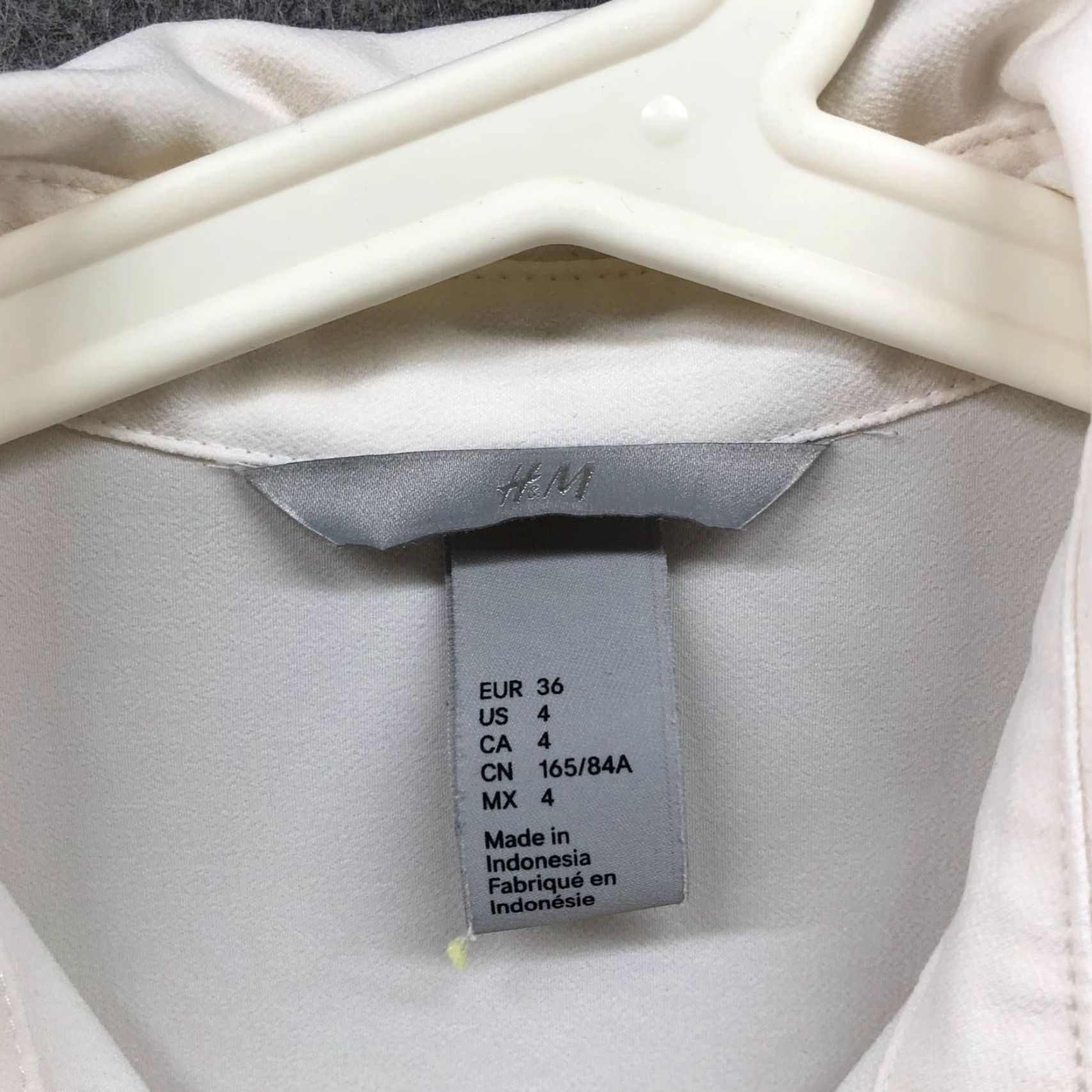 H&M H&M Blouse Shirt Womens 4 (S) Ivory Long Sleeve Chiffon Semi-Sheer Polyester Business Formal Workwear Size S / US 4 / IT 40 - 6 Thumbnail