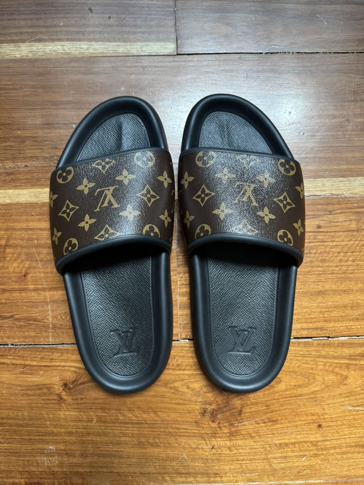 Louis Vuitton Louis Vuitton Men’s Waterfront Mule Size US 10 / EU 43 - 1 Thumbnail