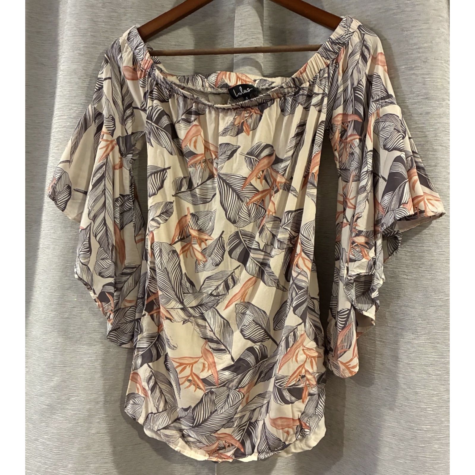 Lulus Lulus Blouse Shirt Womens Multicolor 100% Rayon Boat Neck Long Sleeve Size S Regular Tunic Floral Pattern Angell Sleeve Size S / US 4 / IT 40 - 2 Thumbnail