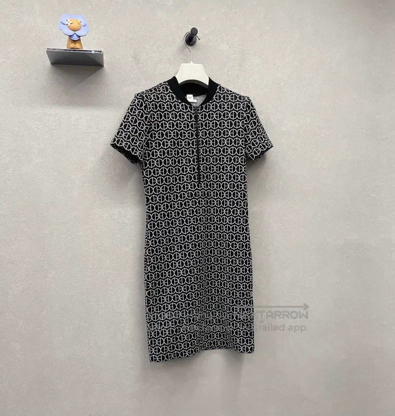Hermes Hermes Black full-print logo short sleeve dress, classic z Size XXS / US 00 / IT 34 - 4 Thumbnail