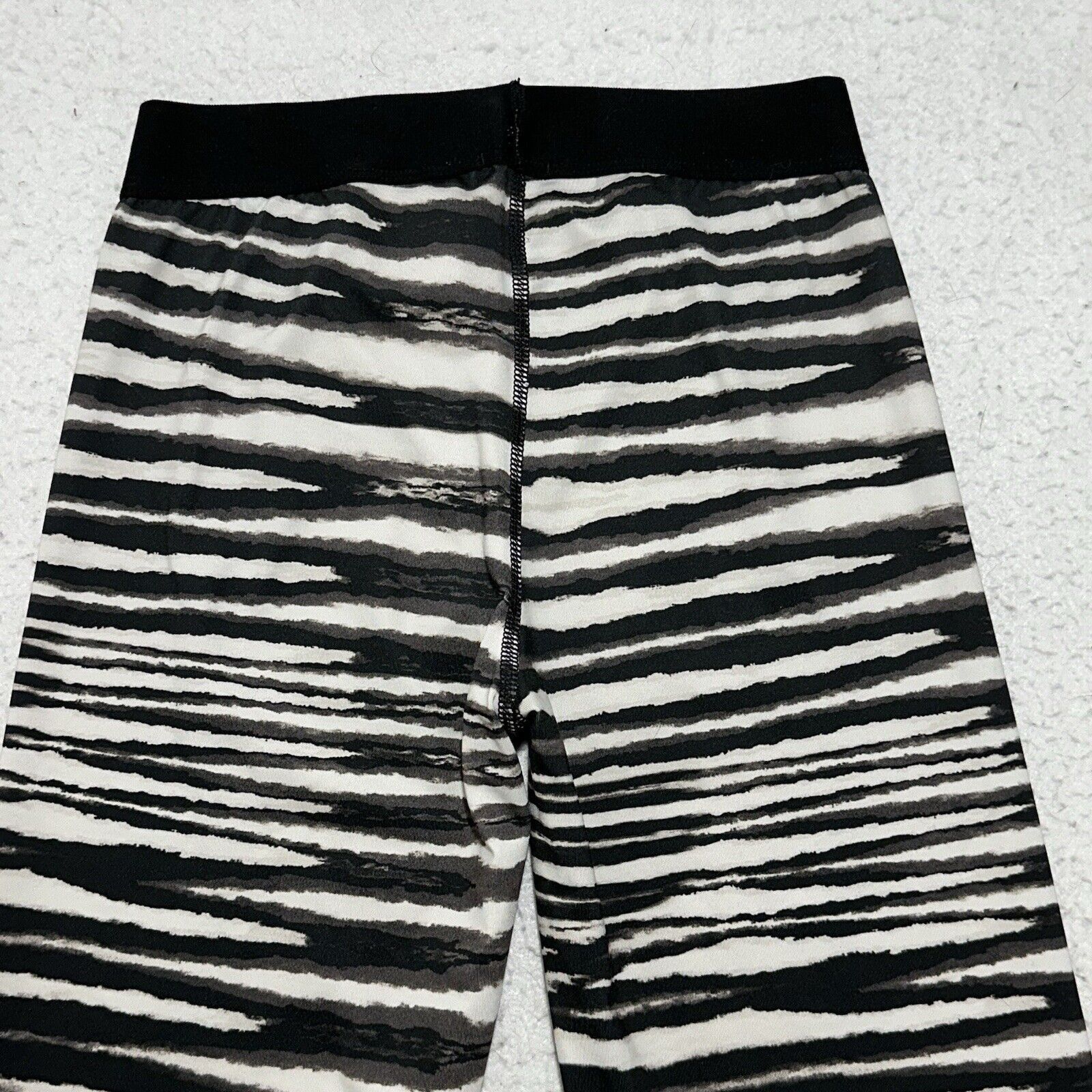 Nike Nike Pro Small Capri Length Compression Athletic Leggings Size 28" / US 6 / IT 42 - 8 Thumbnail