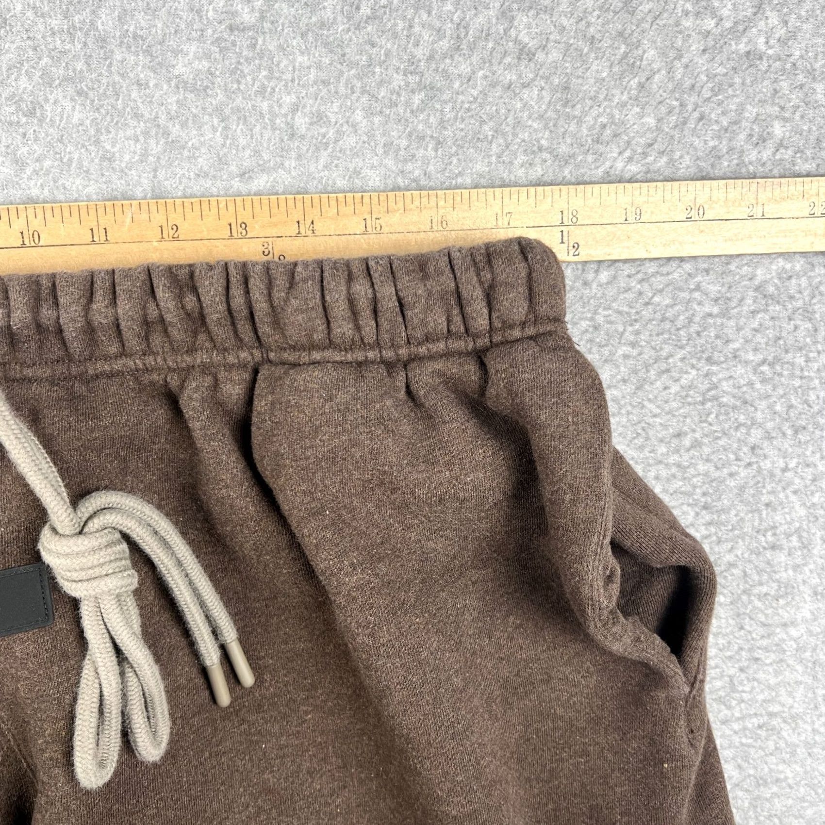 Vintage Fear of God Essentials Sweat Shorts Fleece Drawstring 2XL Mens Brown Size US 39 - 5 Thumbnail