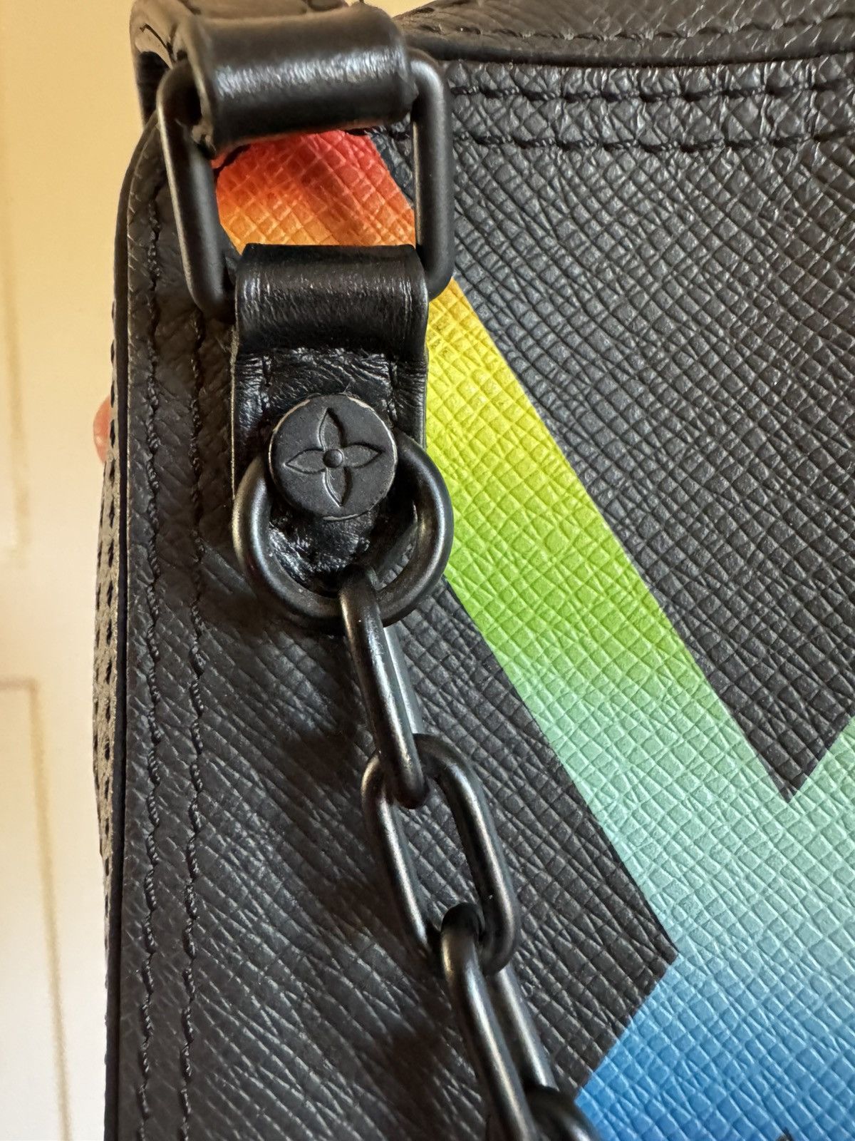 Louis Vuitton Louis Vuittion Messenger Bag Rainbow Taiga Leather Size ONE SIZE - 8 Thumbnail