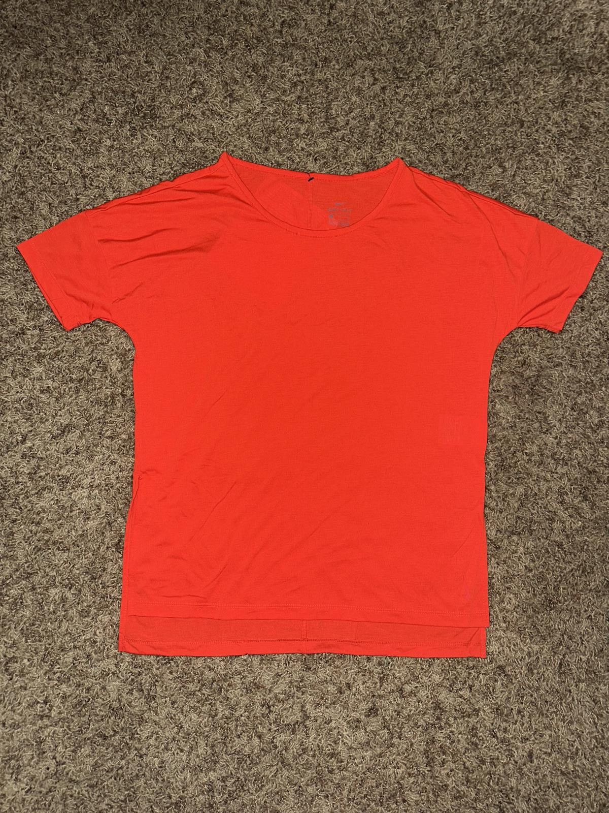 Nike Nike Women's Yoga Short-Sleeve Top Sample Size S / US 4 / IT 40 - 1 Thumbnail