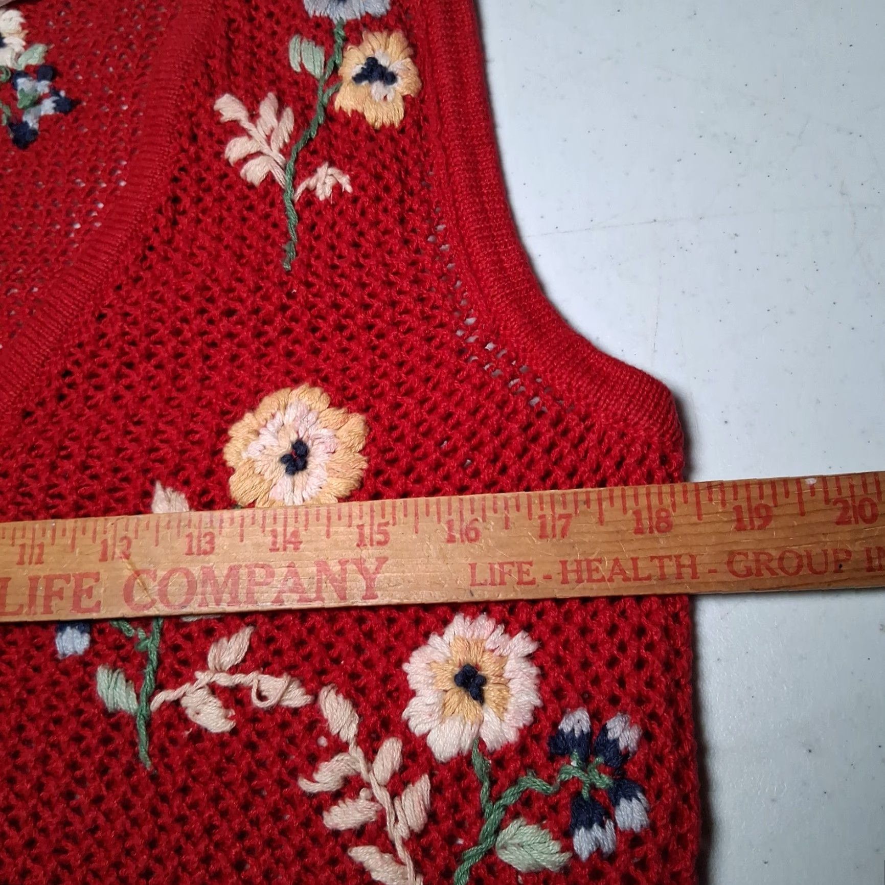 Jantzen VINTAGE Jantzen Sweater Vest Women S Hand Embroidered Floral Red Open Knit Vest Size S / US 4 / IT 40 - 4 Thumbnail