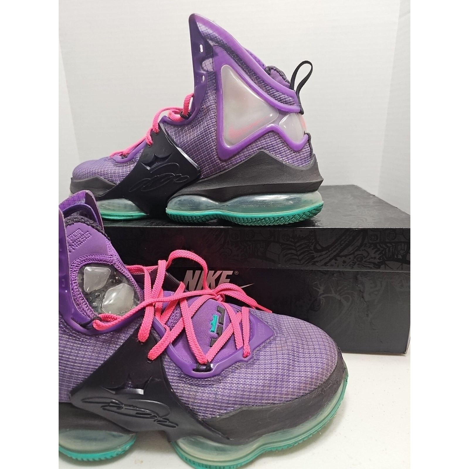 Nike Nike LeBron XIX Wild Berry/Hyper Pink Men's SIZE 10.5 W/ BOX Size US 10.5 / EU 43-44 - 4 Thumbnail