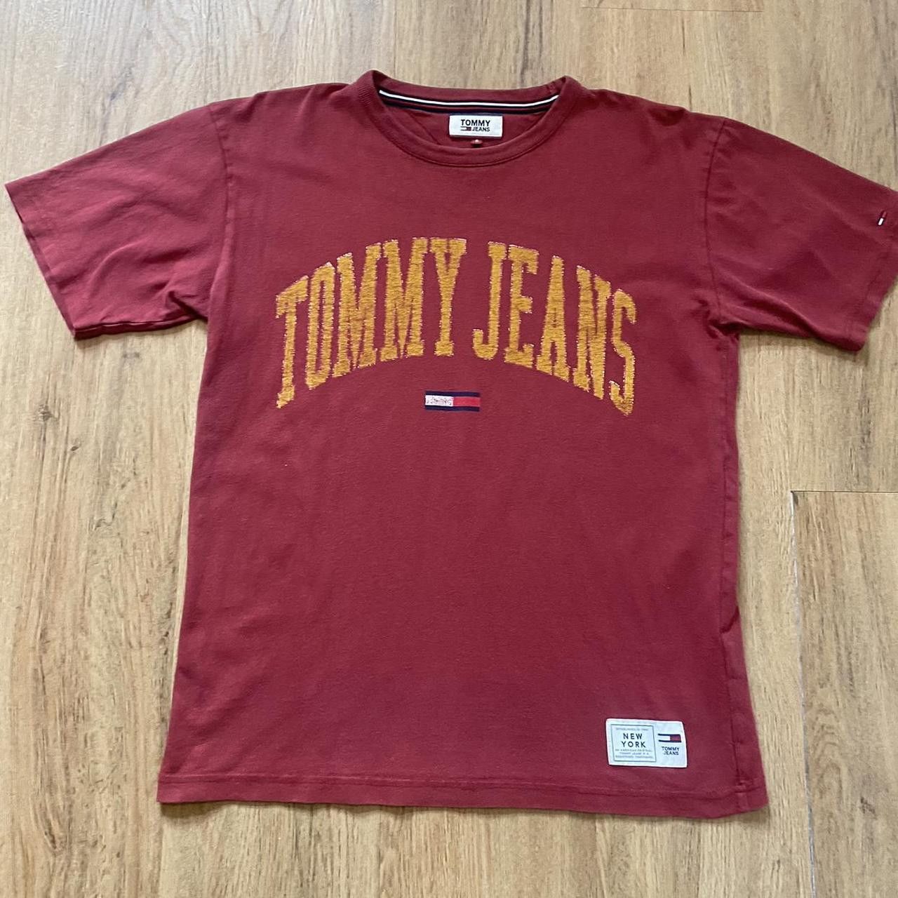Tommy Hilfiger Tommy Hilfiger burgundy and gold t-shirt Size US S / EU 44-46 / 1 - 1 Thumbnail