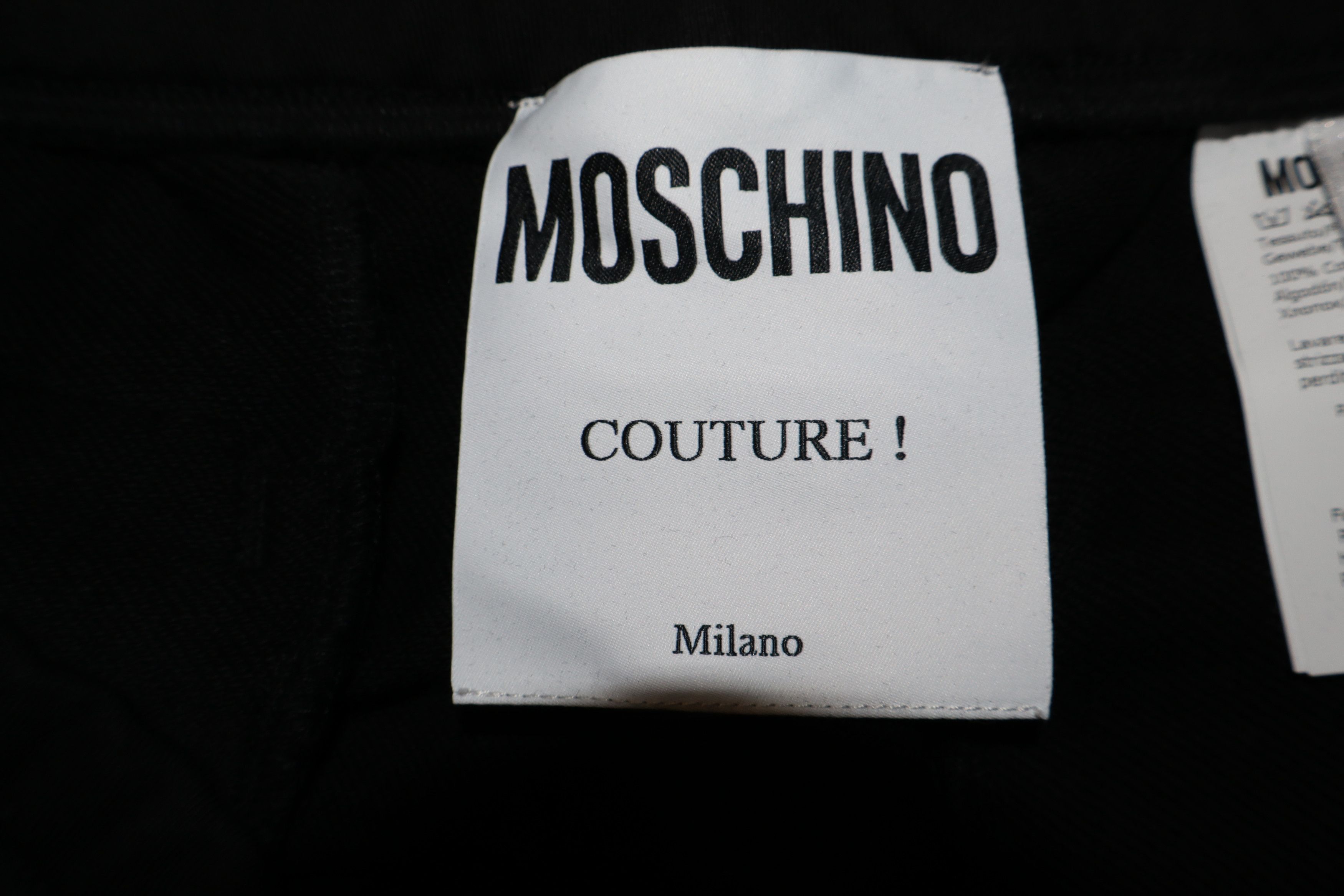 Moschino Oversized logo shorts Size US 34 / EU 50 - 9 Thumbnail