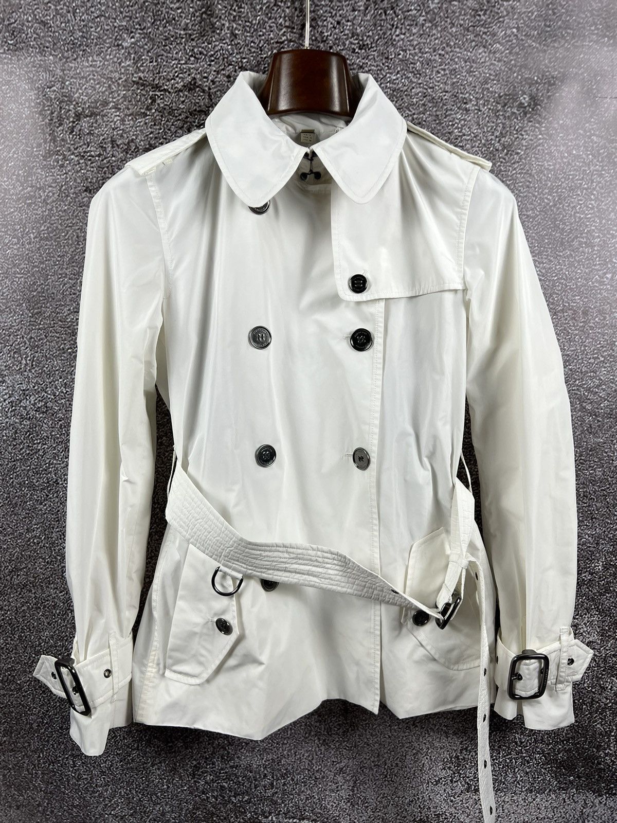 Burberry × Designer Burberry London women’s short Trench Coat double breasted Size XS / US 0-2 / IT 36-38 - 2 Thumbnail