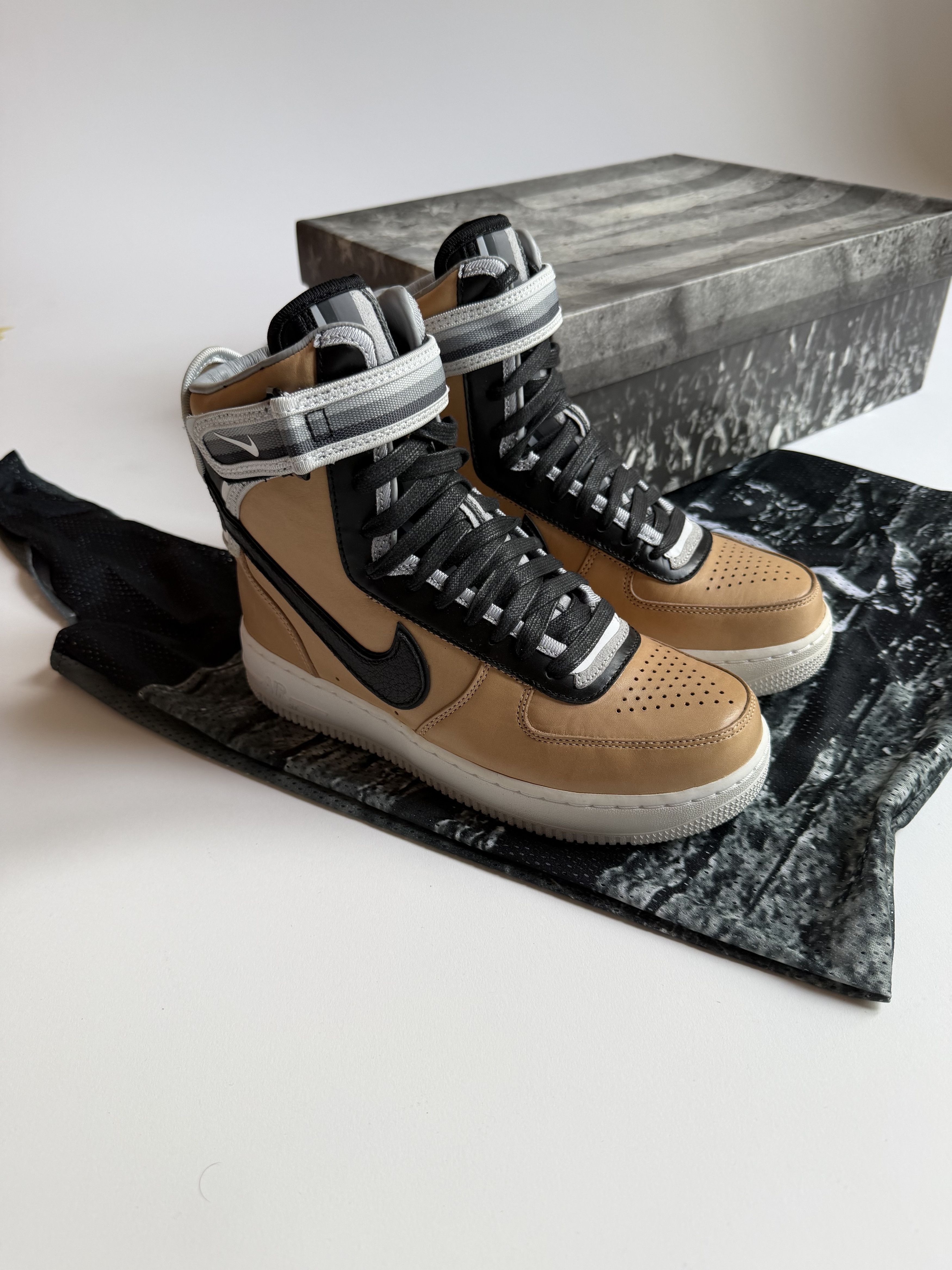 Nike × Riccardo Tisci Nike x Riccardo Tisci Air Force 1 Hi Vachetta Tan Size US 6 / EU 39 - 2 Thumbnail