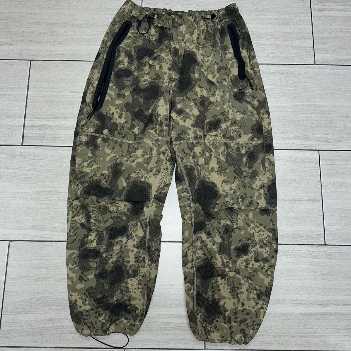 Nike Nike Tech Camo Utility Baggy Pants Size US 34 / EU 50 - 1 Thumbnail