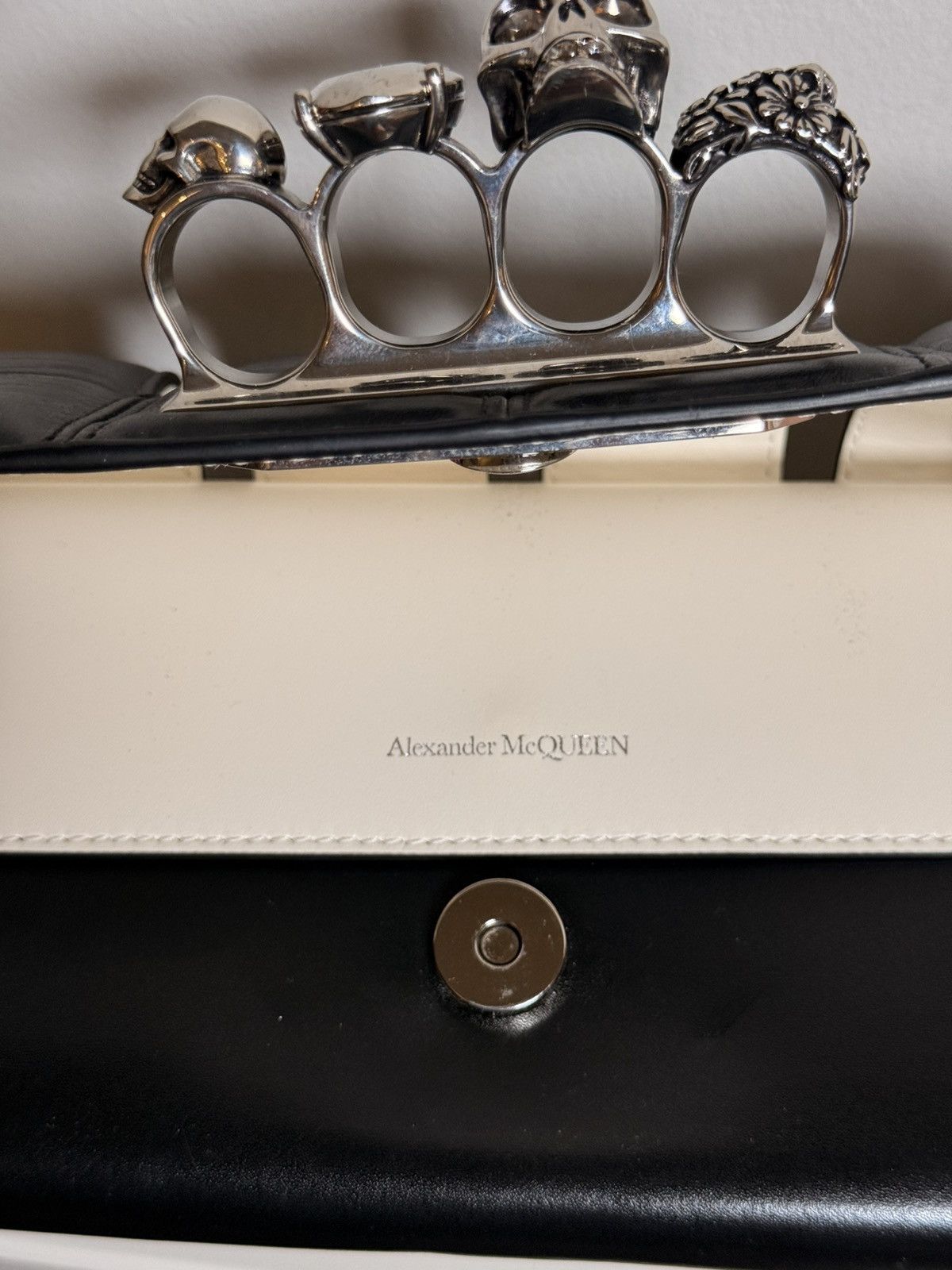 Alexander McQueen McQueen “Slash” Calfskin Leather Knuckle Crossbody Size ONE SIZE - 10 Thumbnail