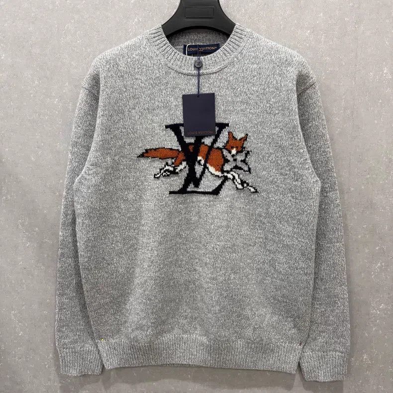 Louis Vuitton Louis Vuitton Grey fox cashmere sweater Size US M / EU 48-50 / 2 - 1 Thumbnail