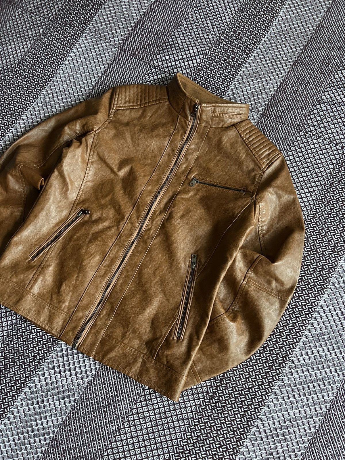 Leather Vintage Leather Bomber Jacket Japanese Vibe Solid Style Sz L Size L / US 10 / IT 46 - 2 Thumbnail
