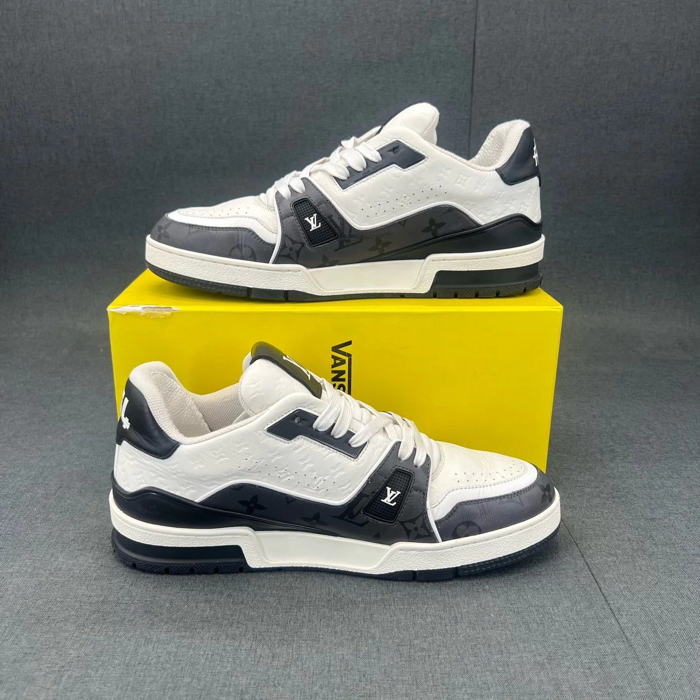 Louis Vuitton LV Trainer Black/White 42US8 Shoetag Worn Lining Repaired Size US 9 / EU 42 - 3 Thumbnail