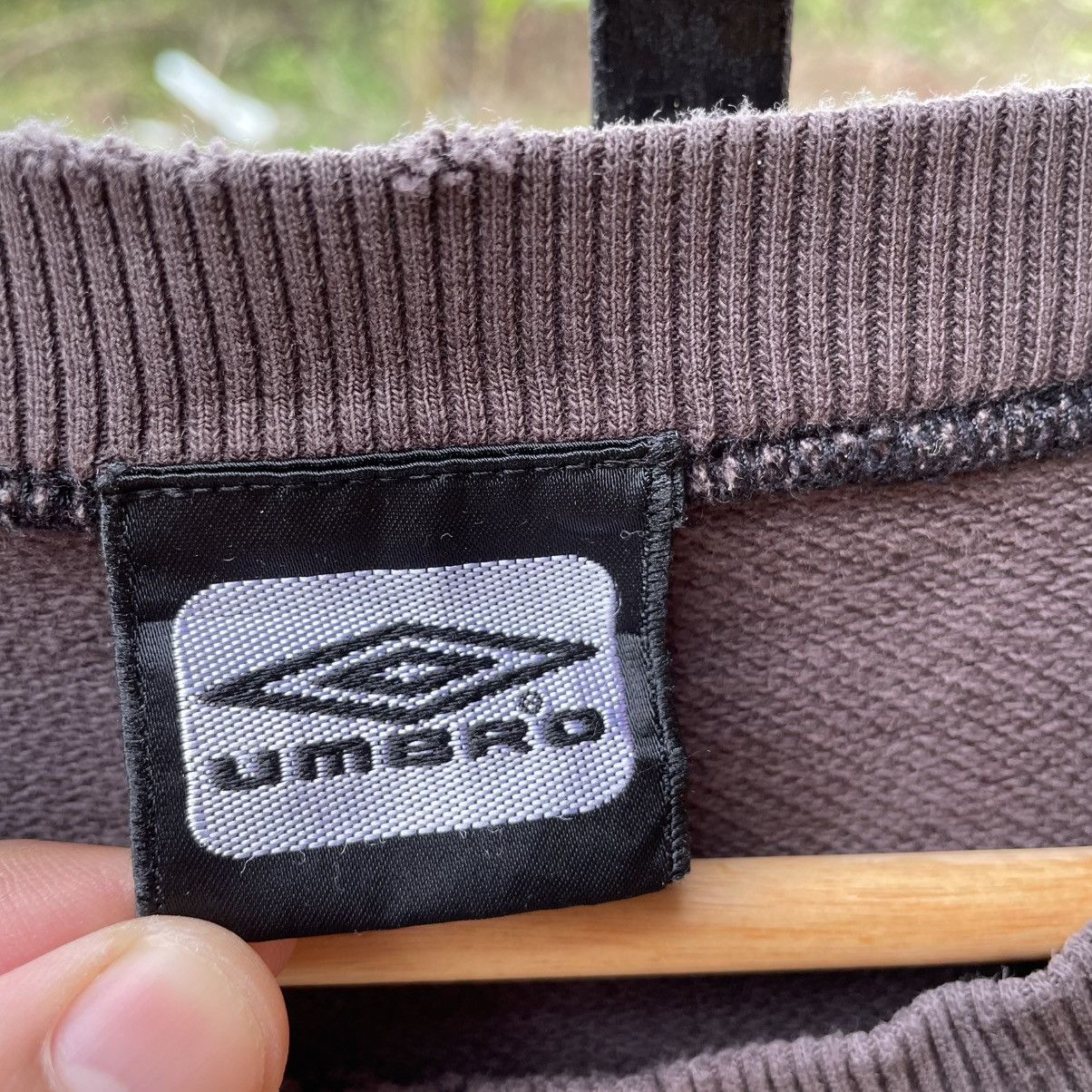 Umbro 🔥Vintage Umbro OG Big Logo Sun Faded Distress Sweatshirts Size US M / EU 48-50 / 2 - 18 Thumbnail