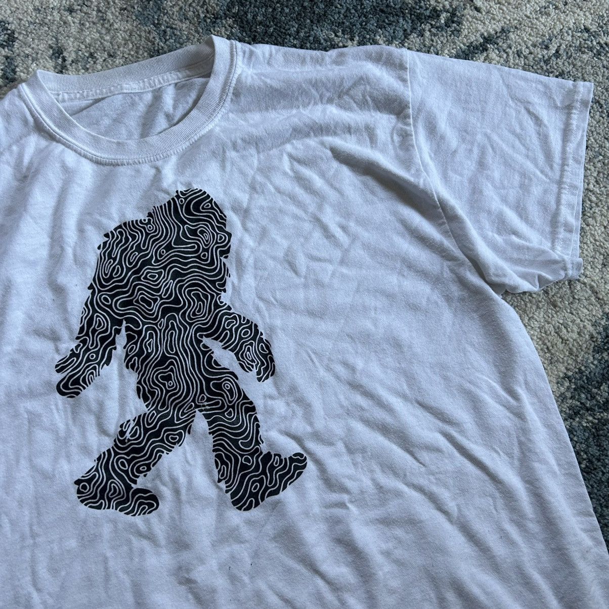 Vintage UNBRANDED CONTOUR LiNE SASQUATCH BiGFOOT CASCADiA TEE Size US L / EU 52-54 / 3 - 5 Thumbnail