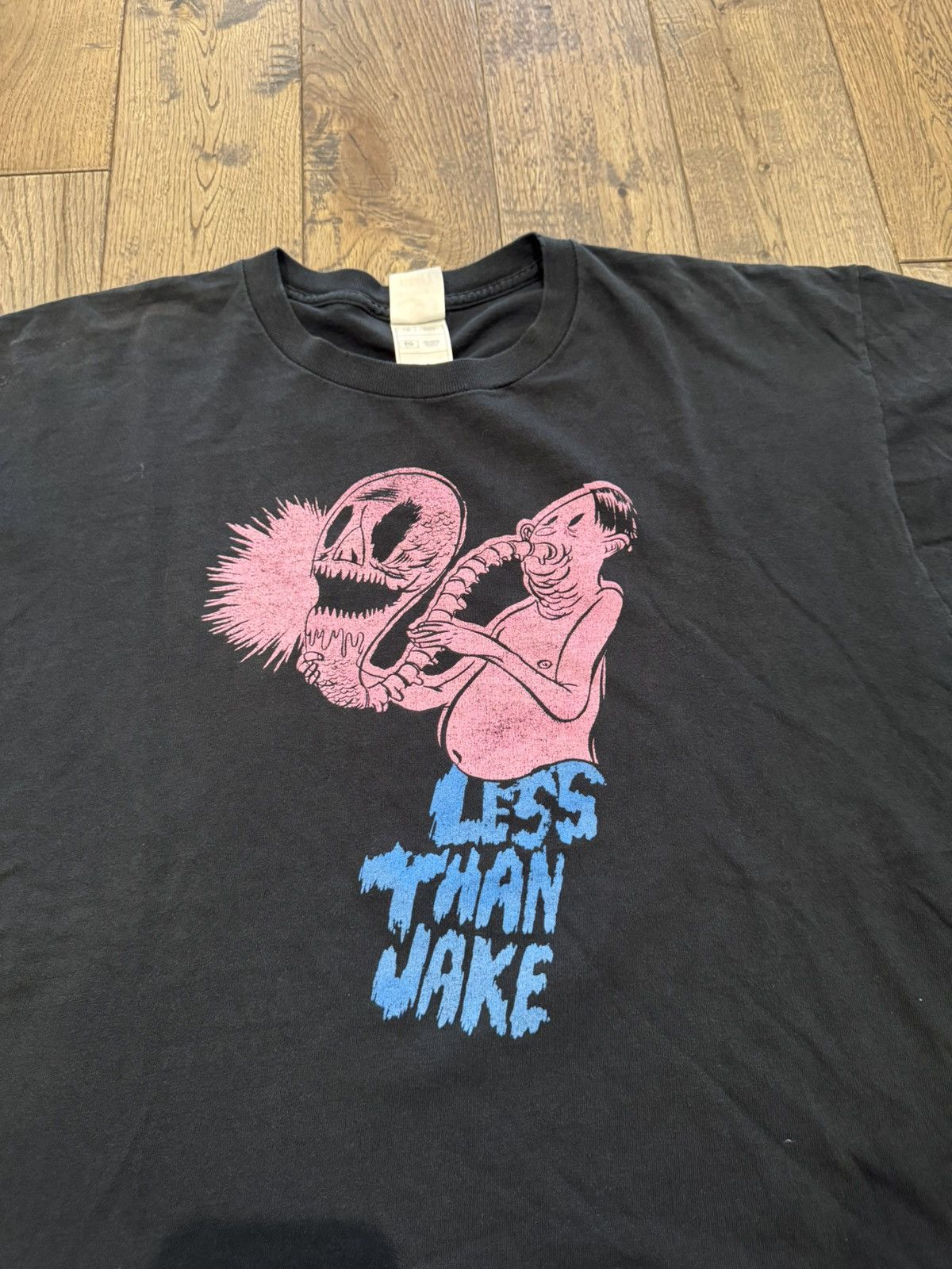 Fruit Of The Loom Vintage Less Than Jake "Skull Saxophone" Punk Rock T-Shirt Size US XL / EU 56 / 4 - 2 Thumbnail