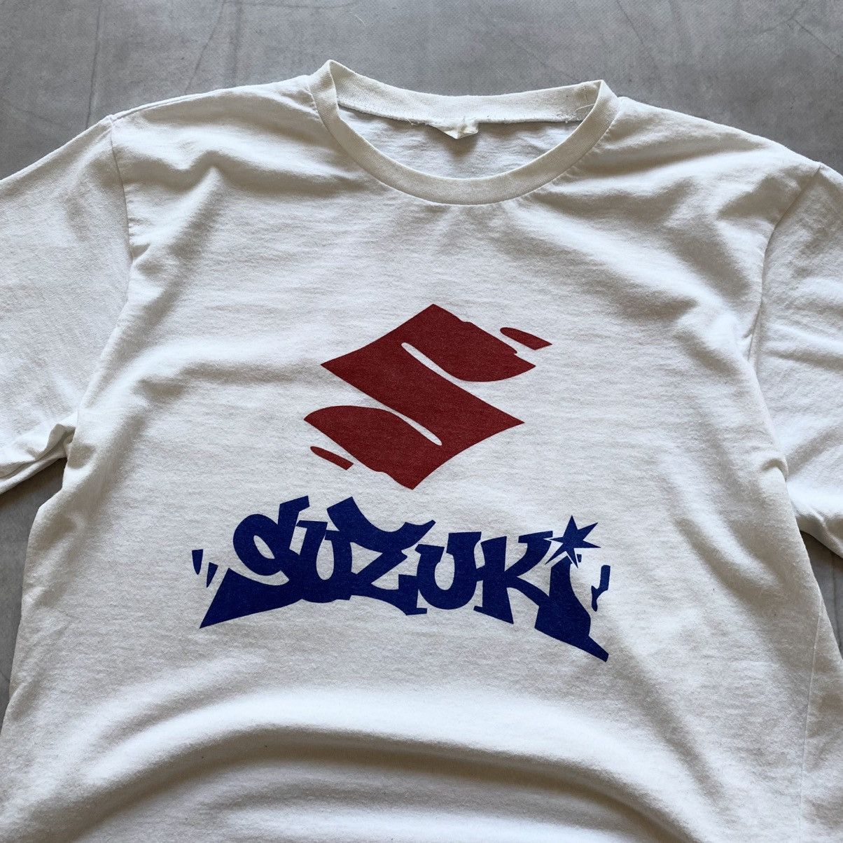 Vintage Vintage Y2K Suzuki RedBull White Night T-shirt Streetwear Size US M / EU 48-50 / 2 - 3 Thumbnail