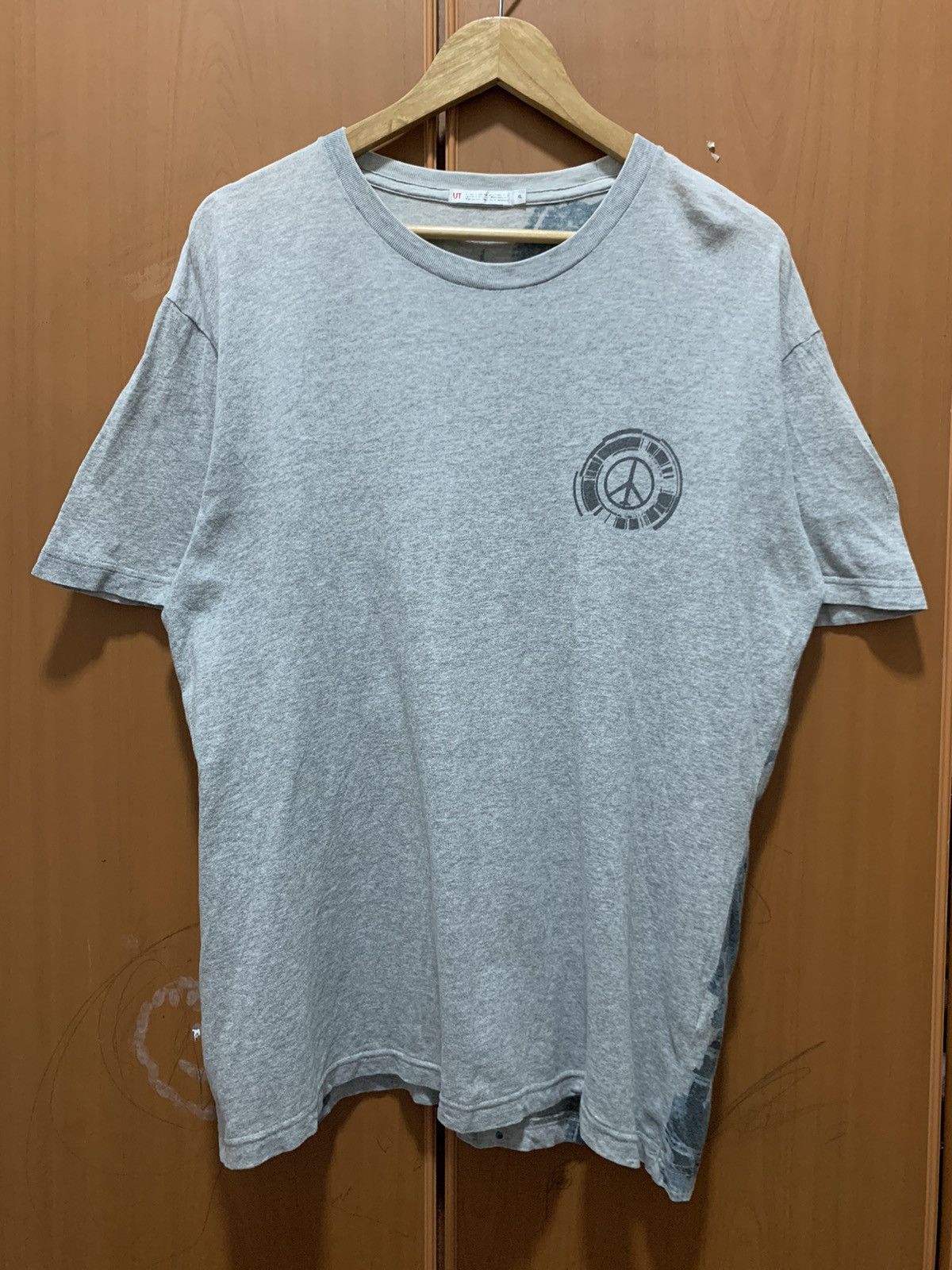 Uniqlo Uniqlo Metal Gear Solid Peace Walker Graphic Tee Distressed Size US XL / EU 56 / 4 - 2 Thumbnail