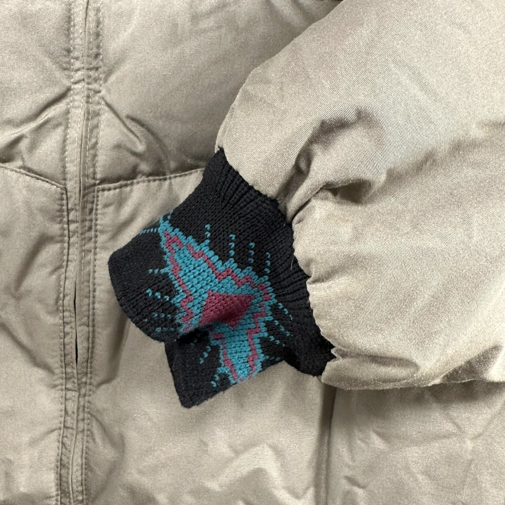 Vintage VINTAGE Comfy Jacket Mens L Grey Bomber Puffer Quilted Down Aztec Western 90s Size US L / EU 52-54 / 3 - 6 Thumbnail