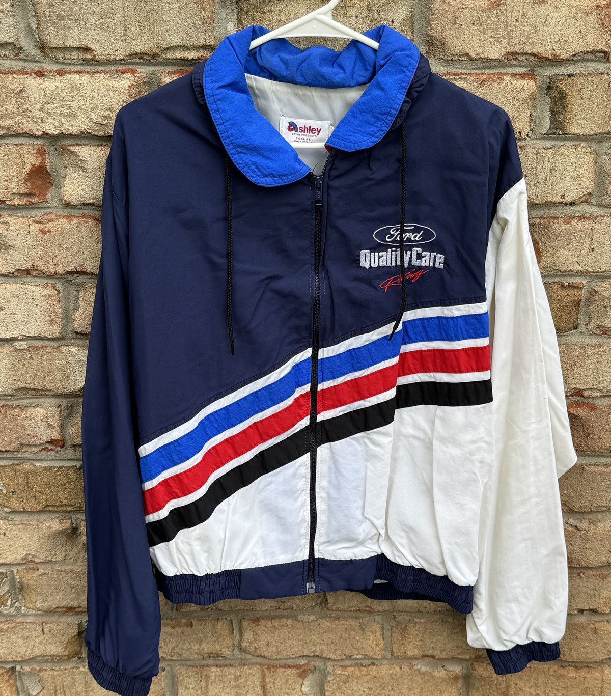 NASCAR Vintage 90s Ford Racing Quality Care NASCAR zip up jacket Size US M / EU 48-50 / 2 - 1 Thumbnail