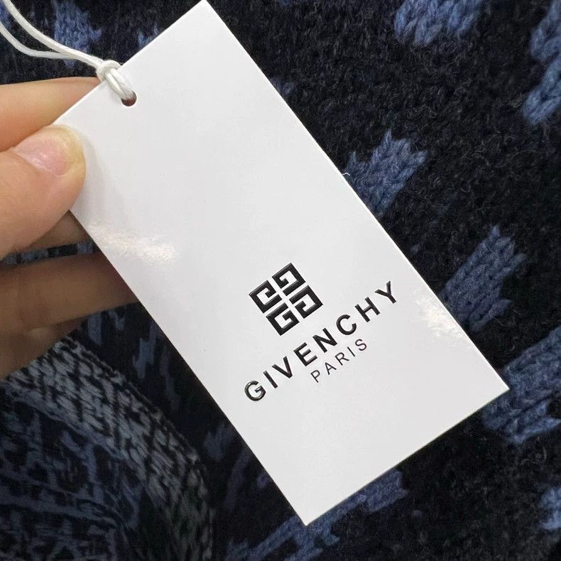 Givenchy Givenchy Chito collaboration color block round neck long s Size US S / EU 44-46 / 1 - 4 Thumbnail