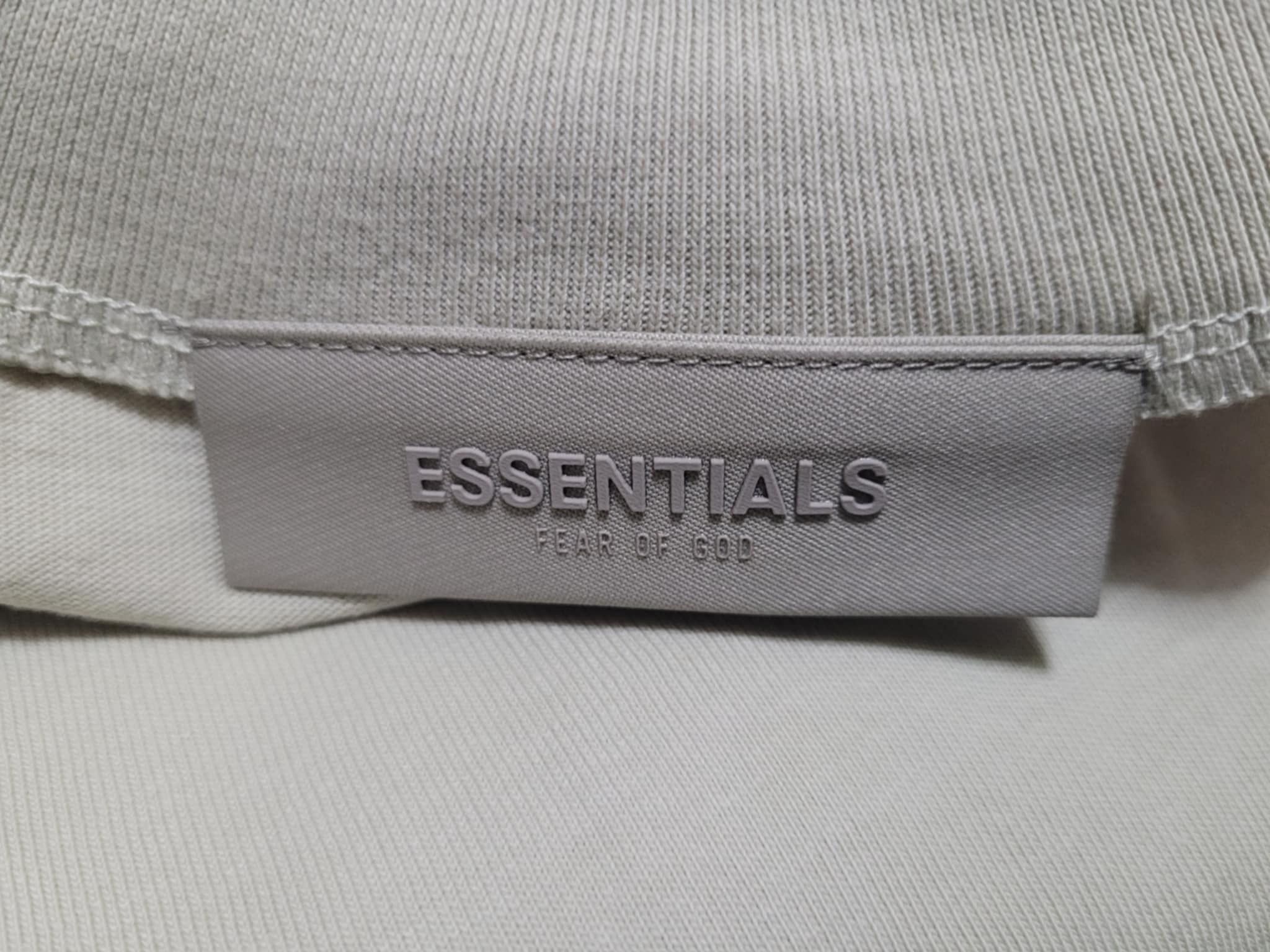 Fear of God sz L Fear of God Essentials T-shirt wheat SS22 Size US L / EU 52-54 / 3 - 10 Thumbnail