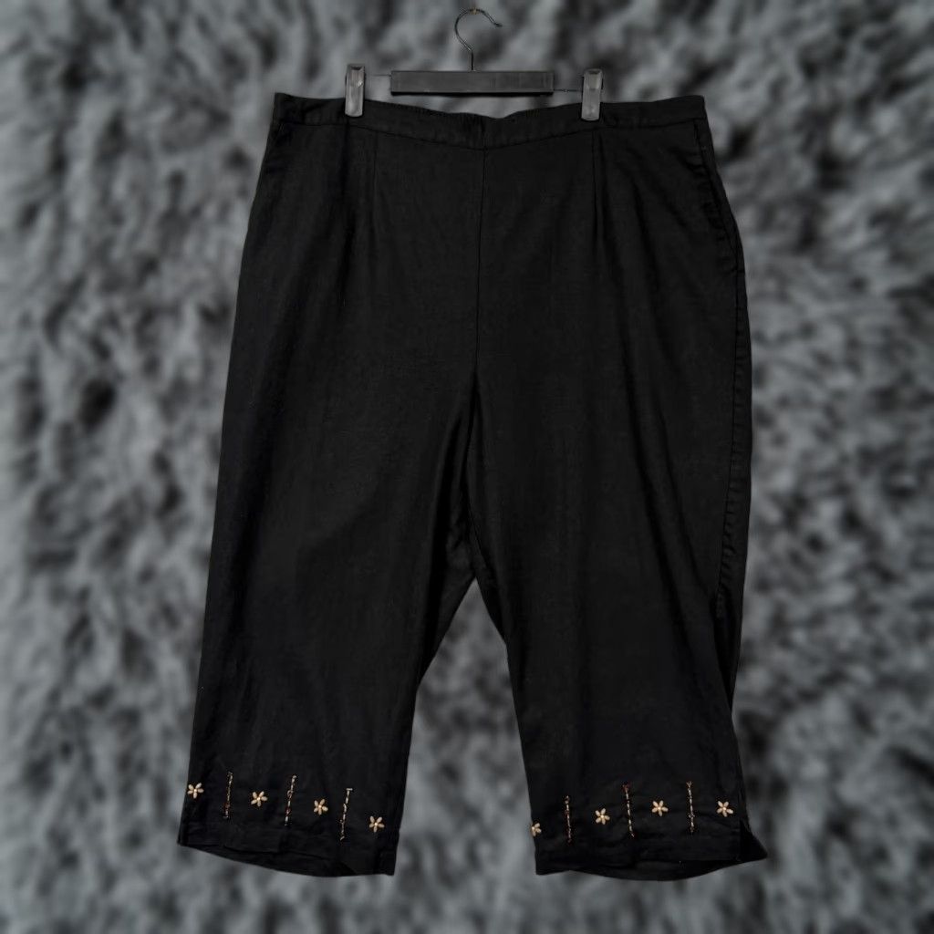 Vintage VINTAGE Alfred Dunner Capri Pants 22W Women Black Linen Beaded Embroidered Pockets Pull On 21in Inseam Casual Boho Coastal Grandmother Y2K Size 40" / US 18 - 1 Thumbnail