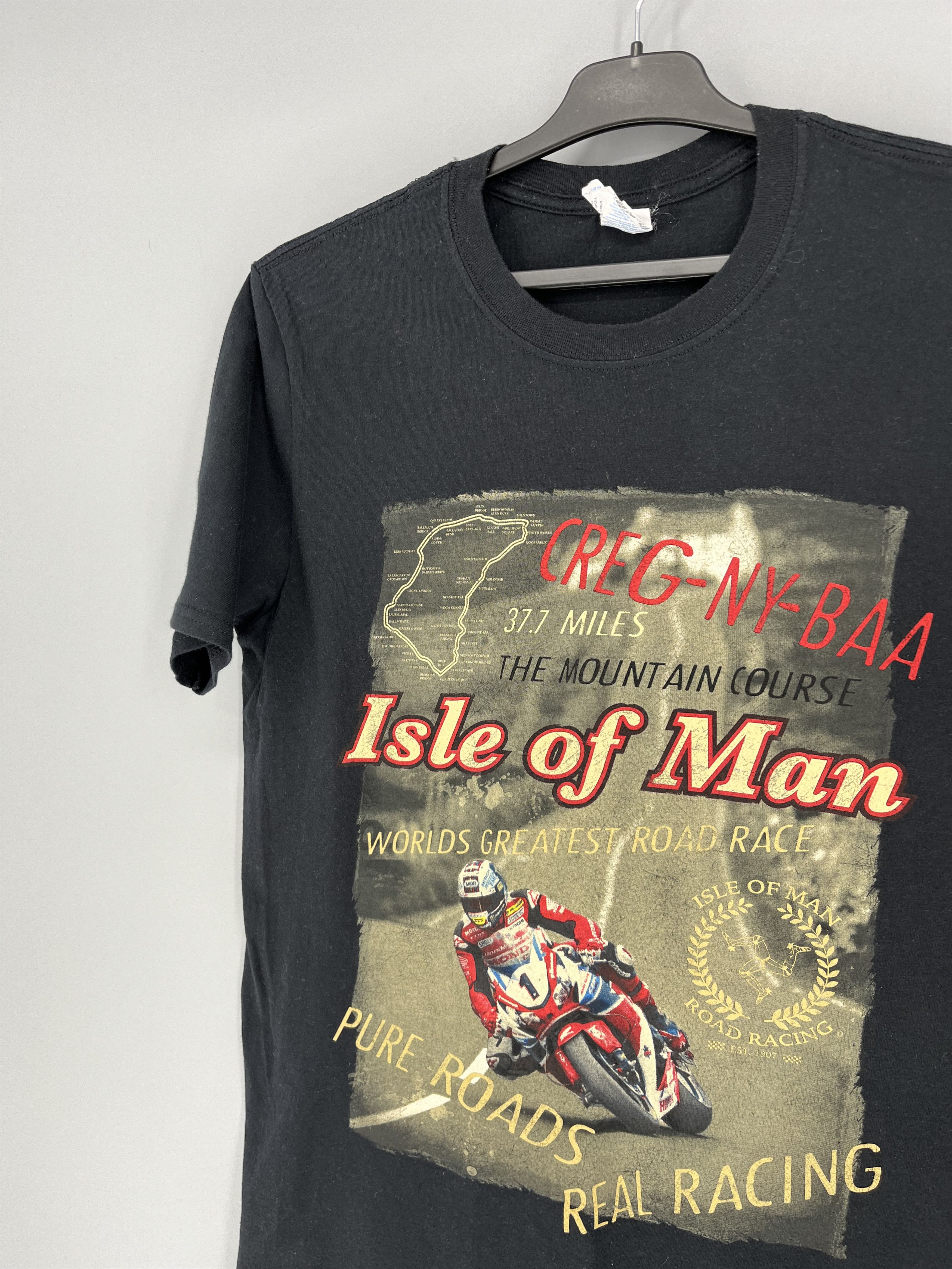 Vintage Vintage Y2K Isle of Man TT Moto Racing Tee Racer Honda Moto Size US M / EU 48-50 / 2 - 7 Thumbnail