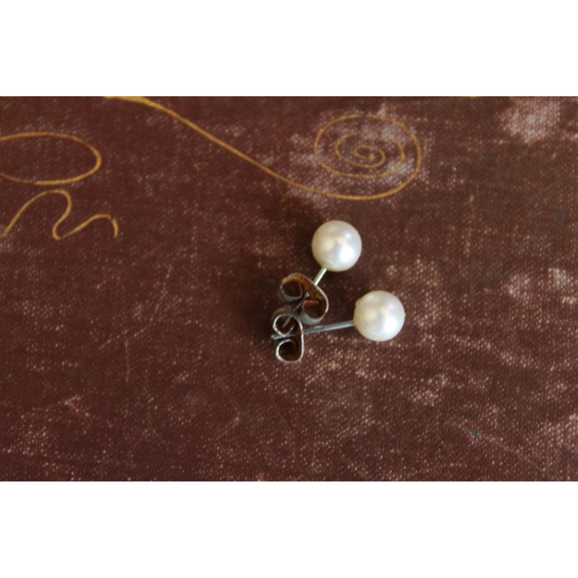 Vintage Vintage Earrings, White Faux Pearl Studs Size ONE SIZE - 8 Thumbnail