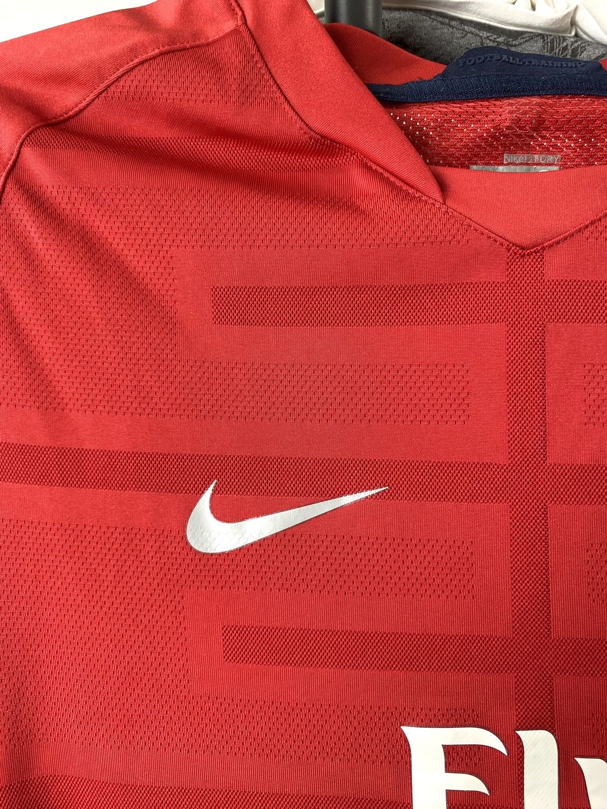 Nike Vintage Nike Arsenal Soccer Jersey T Shirt Size US S / EU 44-46 / 1 - 4 Thumbnail