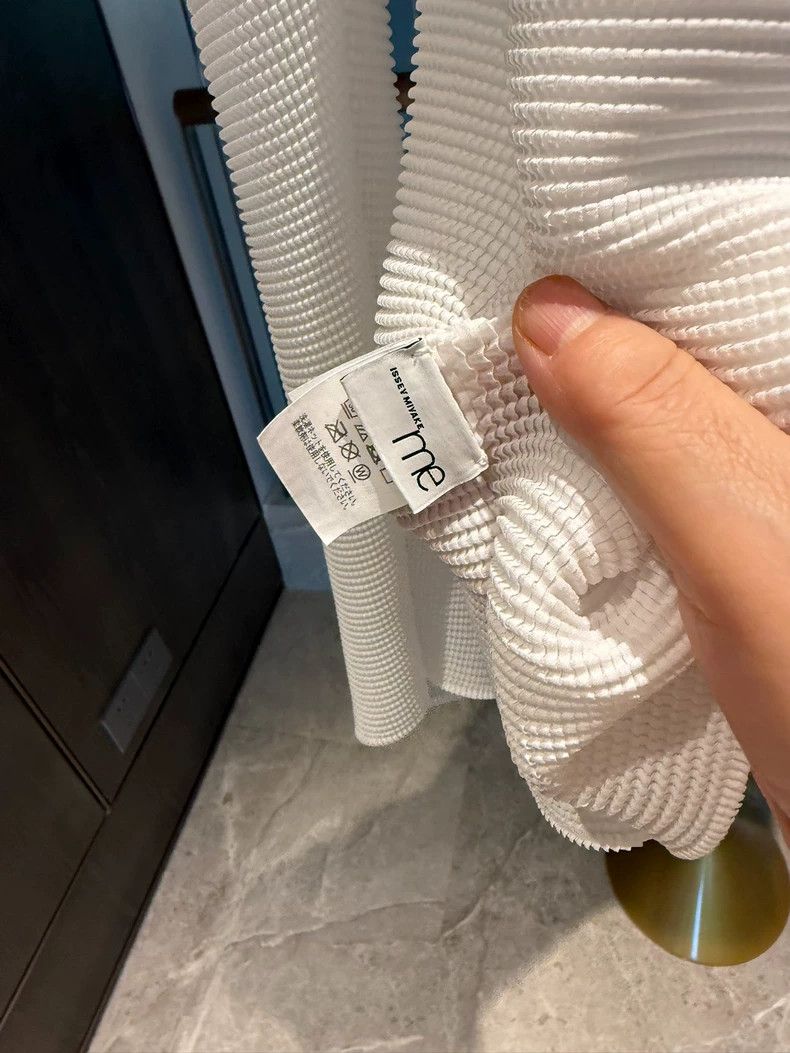 Issey Miyake Issey Miyake size:one size White pleated cardigan Size XS / US 0-2 / IT 36-38 - 2 Thumbnail