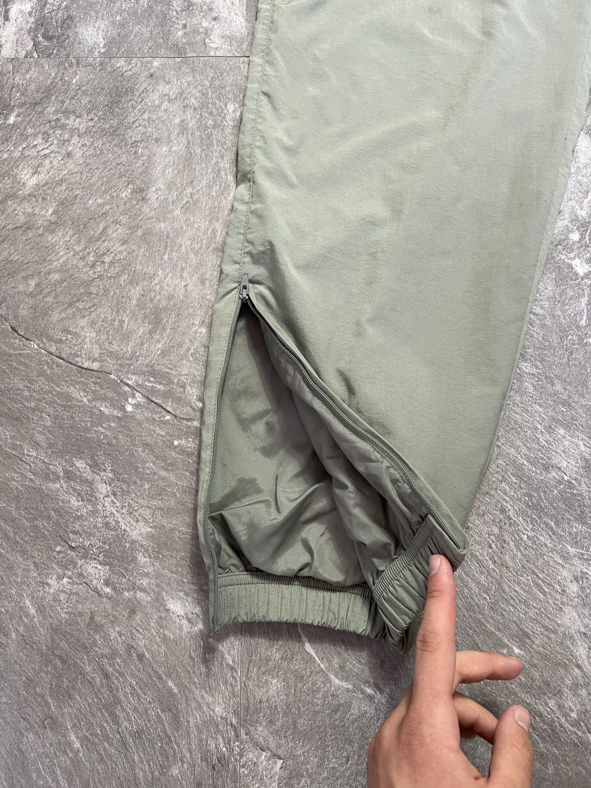 Nike 00s Nike Vintage Nylon Baggy Swoosh Drill Joggers Pants Y2K Size US 32 / EU 48 - 4 Thumbnail