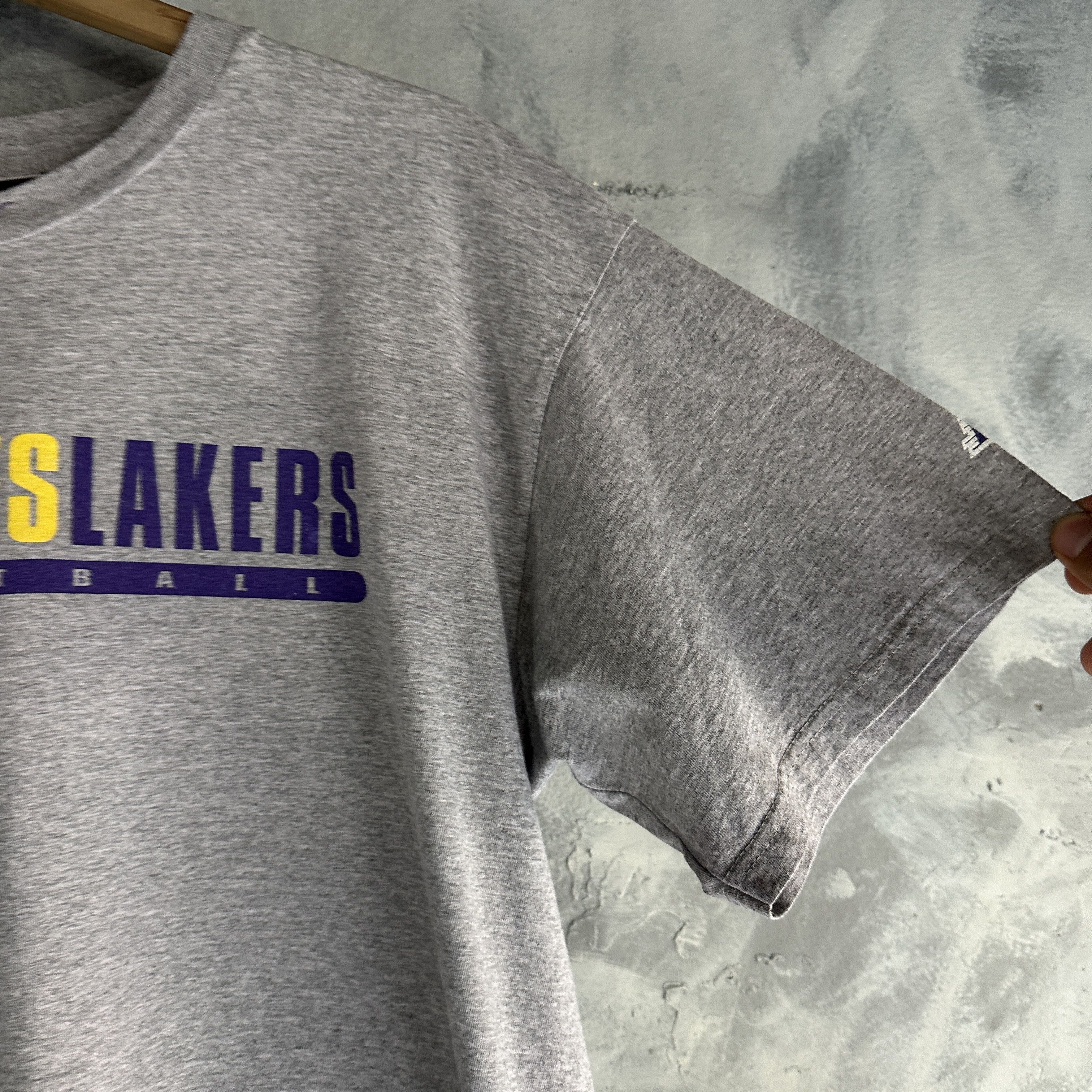 Nike VTG Nike Los Angeles Lakers T Shirt Mens Center Swoosh Size US L / EU 52-54 / 3 - 4 Thumbnail