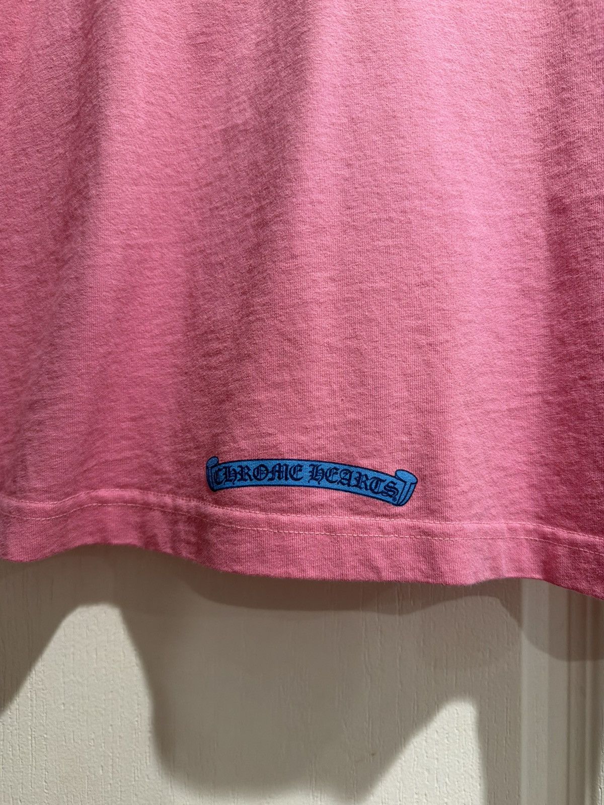 Chrome Hearts Chrome Hearts Scroll Logo Pocket Tee 'Pink/Blue' Size US L / EU 52-54 / 3 - 5 Thumbnail